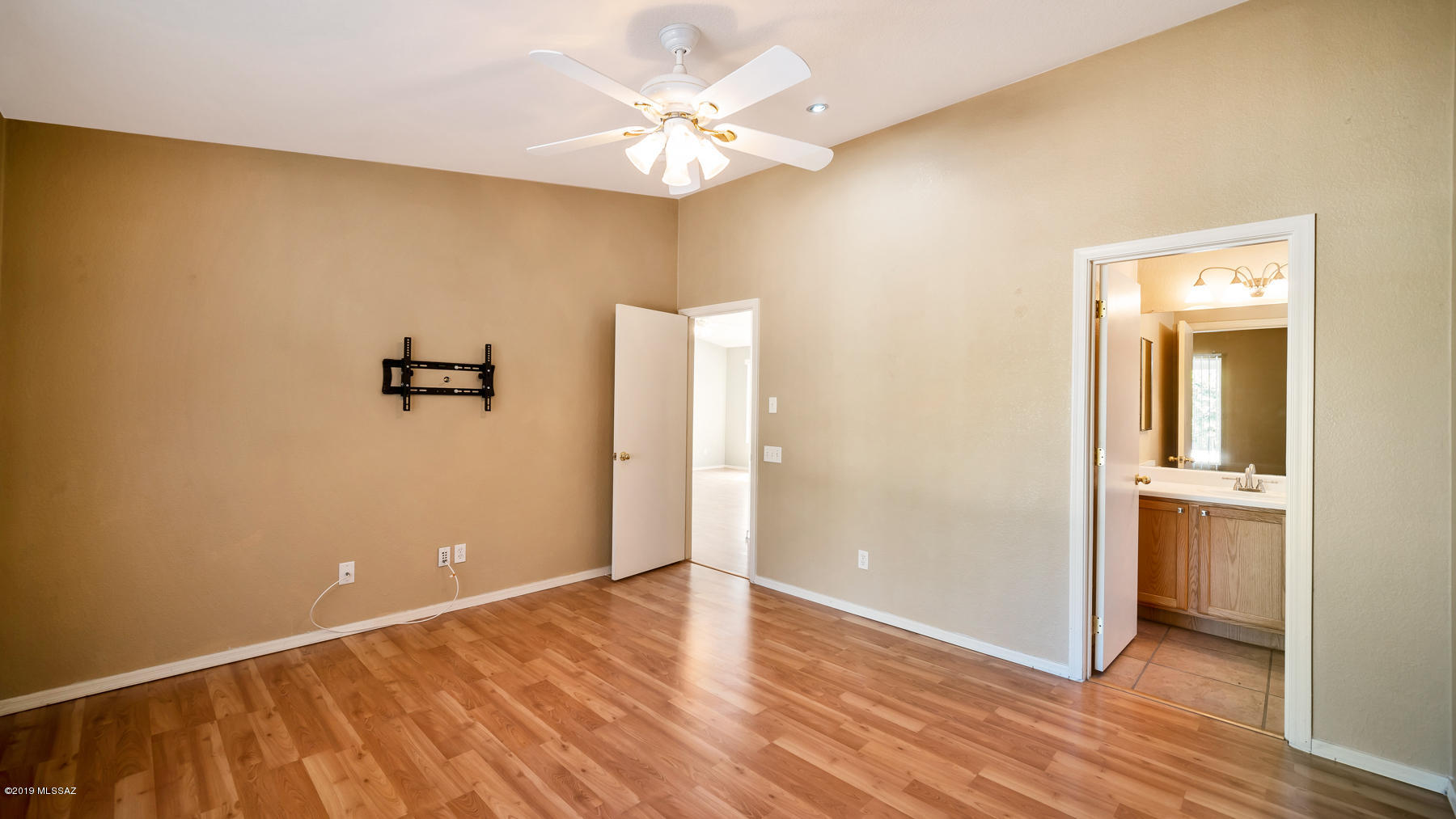 Silver Moon (1-101) - Residential