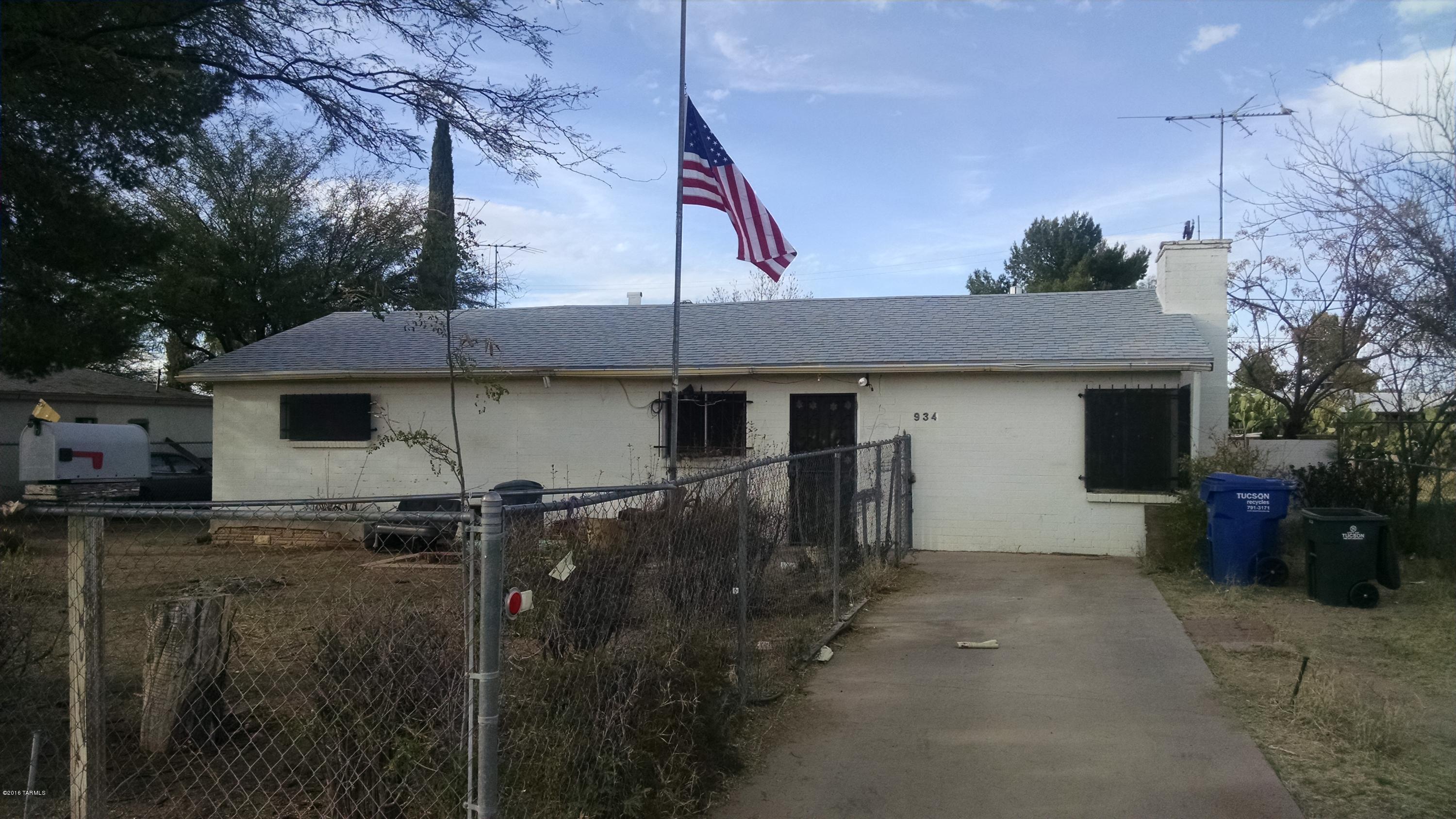 Handy Man Special! Very Large Ranch with Great Possibilities.  Four Bedrooms. Home Has Attached Workshop And Screened Patio.  Home Is Priced Right For Sale! Large Fenced Yard.  Two Fireplaces!