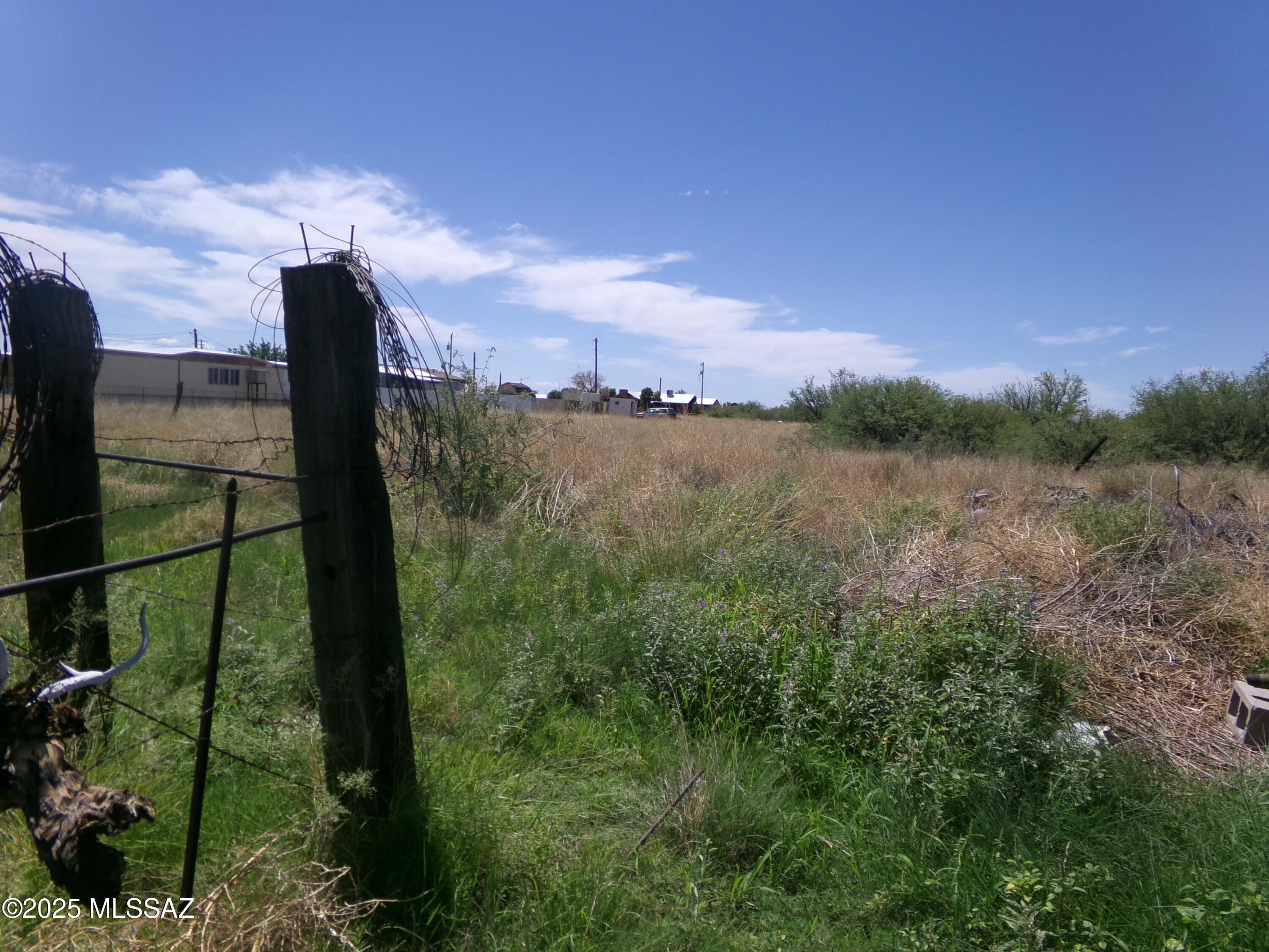 16.89 acres of vacant land on the Morgan Tract sub-division next to Casas Lindas sub-division. There are 3 zonings on this large parcel ( R1, R3 & r3-M ).  Great location to build multiple homes. City utilities and electric are all available.  The hospital , schools & shopping are all nearby. Easy access to Interstae 10.