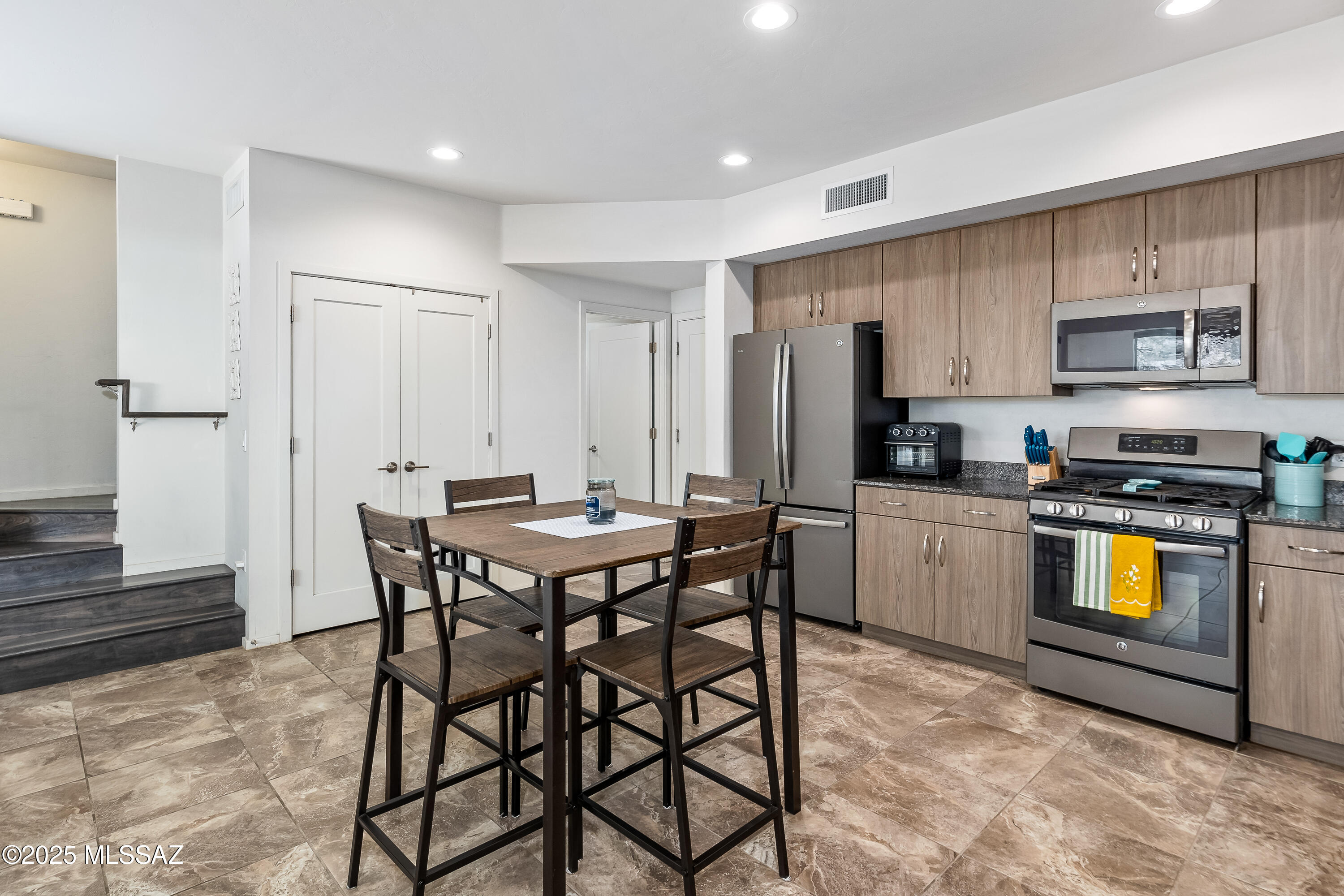 Park Modern SQ20153240738 - Residential