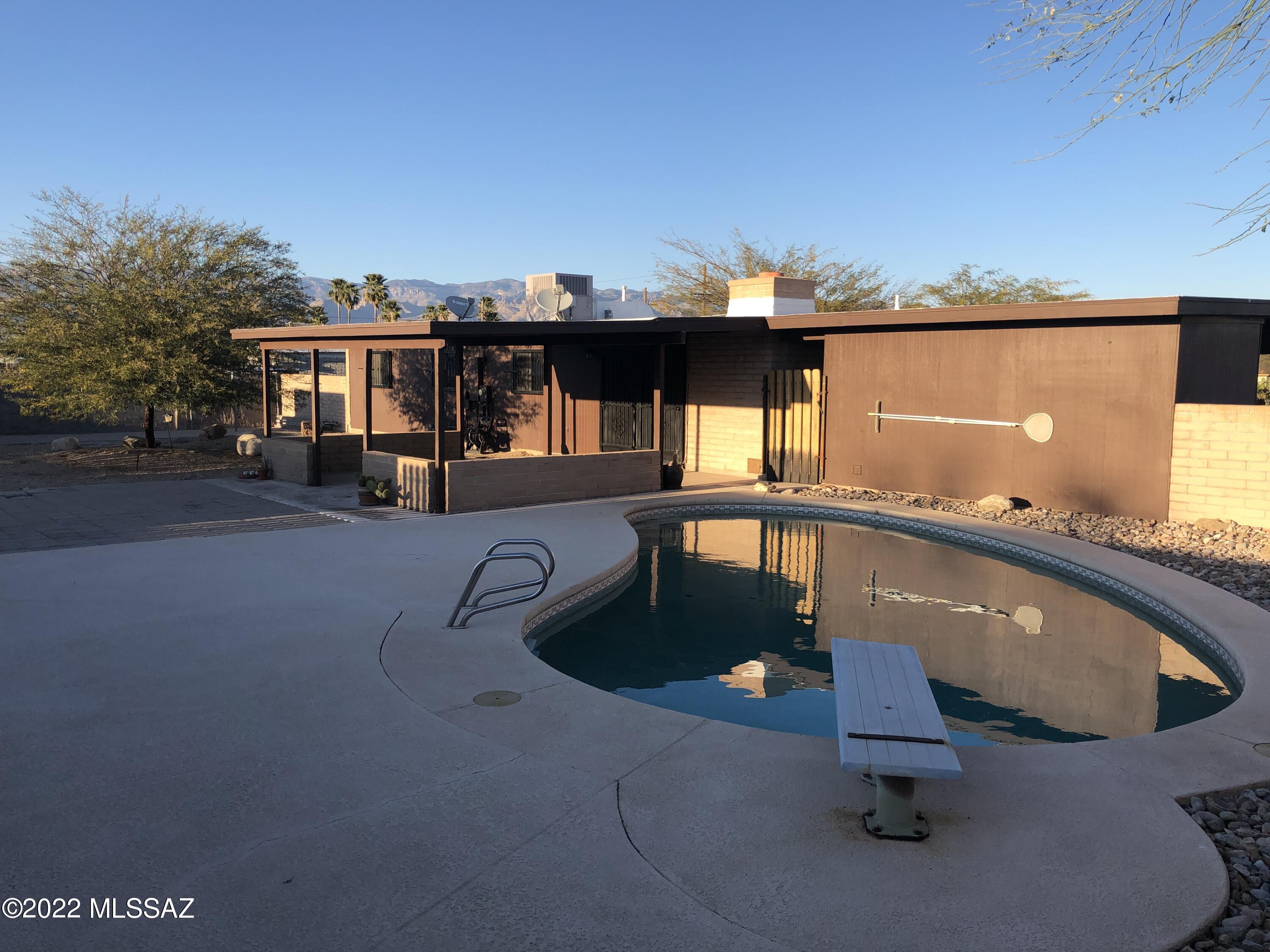 Broadway East (1-112) - Residential