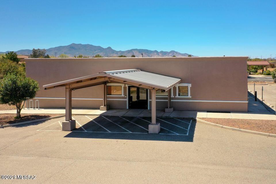 PRICE REDUCED!!! This is a 5855sqft modular building with stucco exterior with inside and outside painting redone in 2/2021.
Excellent location near Cochise College, Walmart, Berean Academy and just off Hwy 90.
Most recently used as a dental clinic and medical office.
Building has front covered drop off area, reception area, large lobby, 14 office spaces, 9 cubical rooms, 5 handicap accessible rest rooms and 2 break rooms.
Building is fully ADA accessible.
Owner is motivated and will review all reasonable offers.