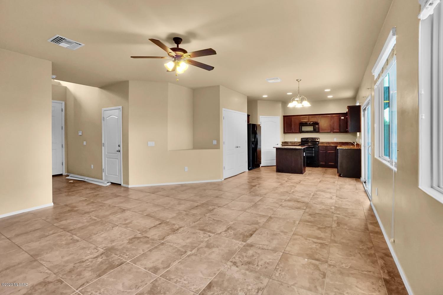 Third Street Promenade Condominium SQ20140240790 - Residential Lease