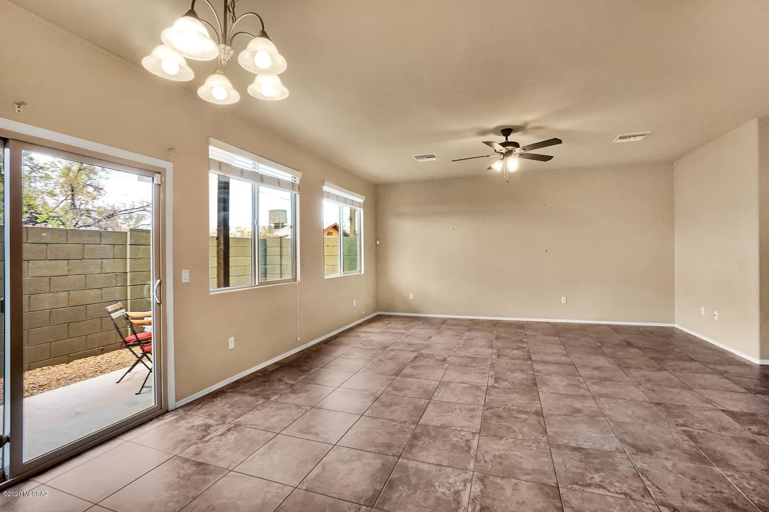 Third Street Promenade Condominium SQ20140240790 - Residential Lease