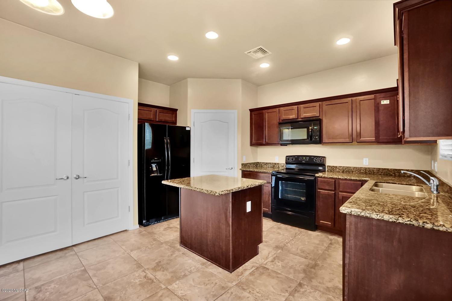 Third Street Promenade Condominium SQ20140240790 - Residential Lease