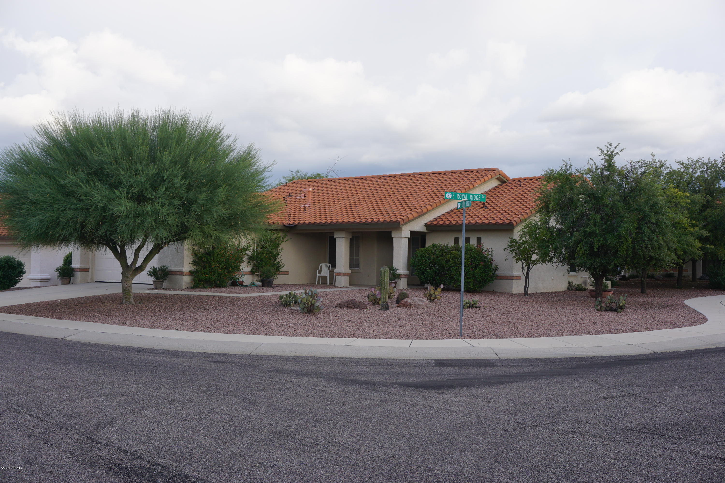 Make this expanded Cottonwood model your new home. Light, open, one owner, well kept, quiet cul-de-sac location  with Catalina Mountain views are only some of the words that describe
this  beauty.  This has the split bedrooms many want, an indoor laundry room, a den, an  expanded family/Arizona room  allowing for additional square footage not  showing on the tax rolls  (the owner says as much as 200 SqFt extra), extra garage storage, an Updated W/H & Furnace in the garage,an updated A/C  unit, remodeled bathrooms, a bay window in the master bedroom, a large walk in master closet, rollout  shelving in the
kitchen, and more. Shown by  appointment only!