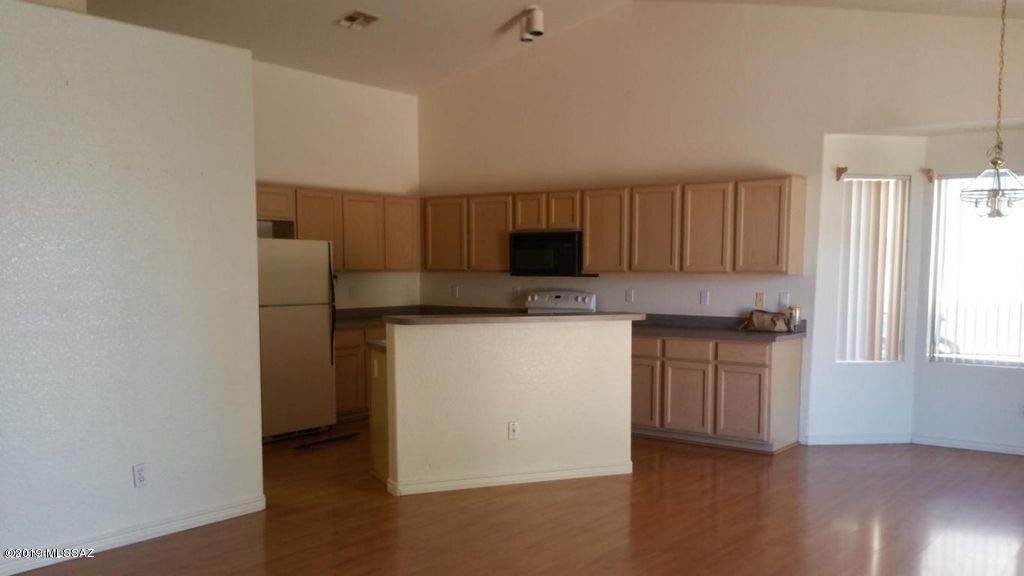 Hacienda Del Oro (1-78) - Residential Lease