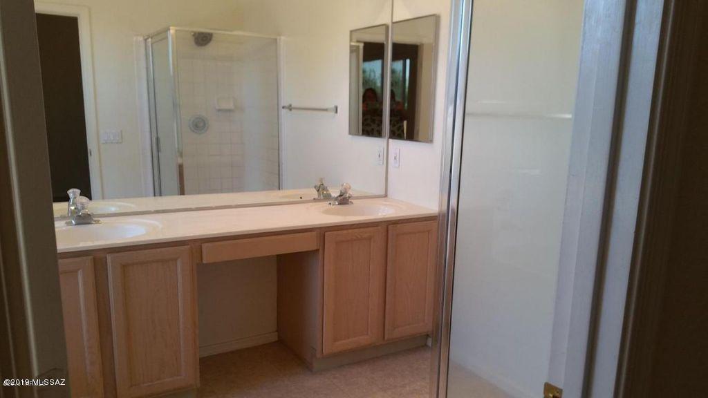 Hacienda Del Oro (1-78) - Residential Lease