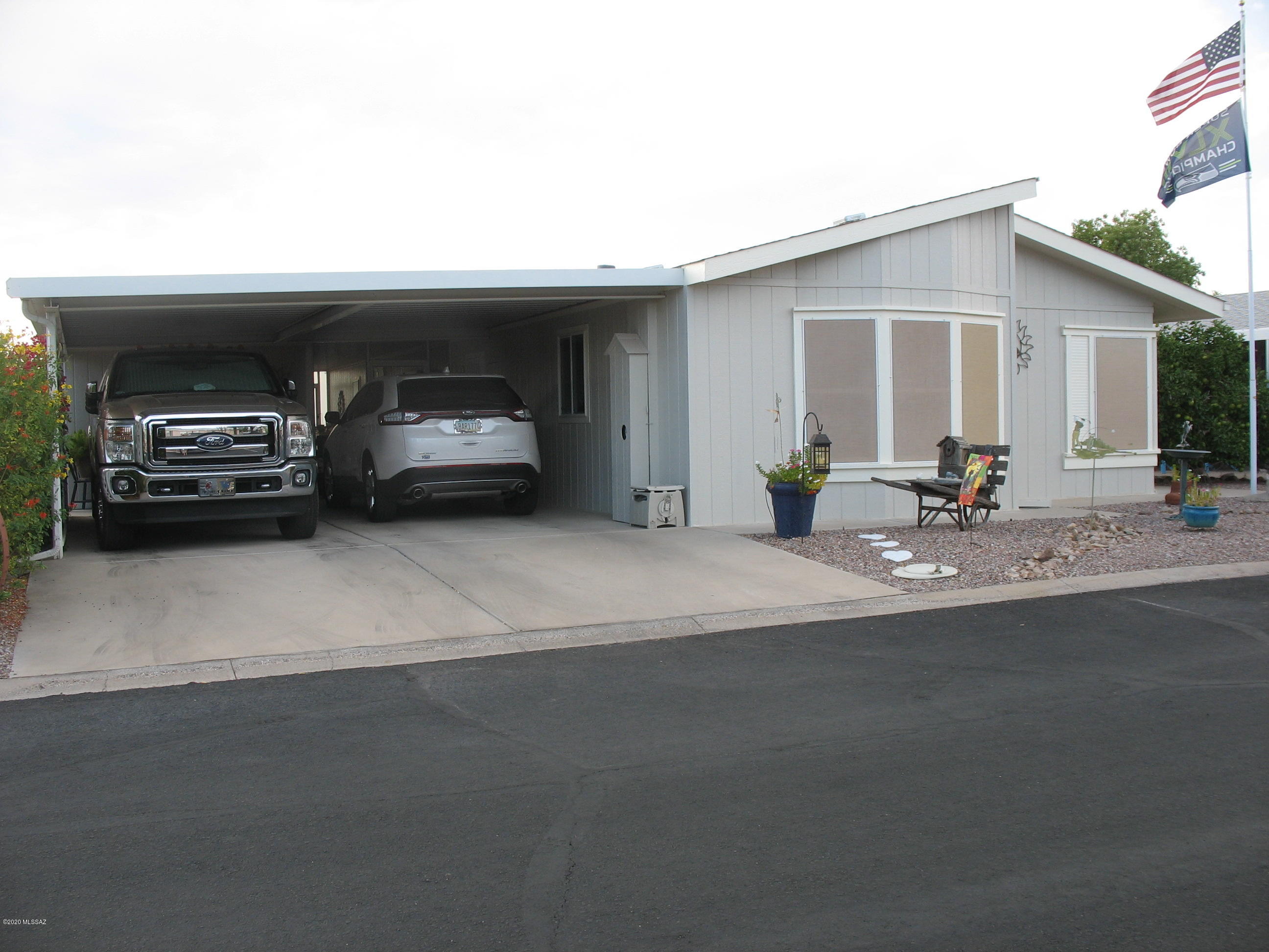 The original owners have maintained this beautiful home in perfect condition, kept up with maintenance and updates, you will feel right at home when you enter. Generous living areas and fabulous views make this the perfect gathering place.  Come visit Copper Crest - a +55 active adult community, spending the winter swimming, hiking, biking, exploring, enjoying the amazing desert and the wildlife, peace and tranquility. This top quality Hallmark Home was designed with extended length, main living areas are spacious. Floor plan in photos.
Many furnishings are available on Separate Bill of Sale.