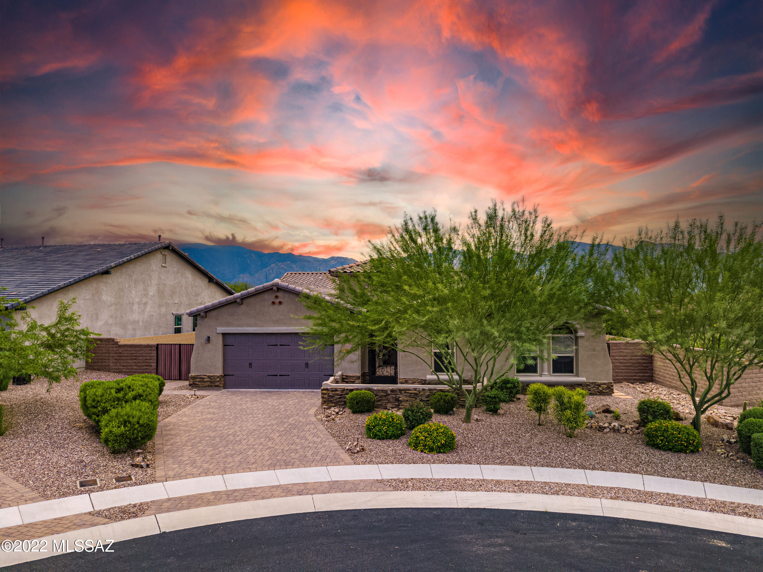 Wonderful home just under 3000 sq ft in gated Summit South at Centerpointe Vistoso. This gorgeous property sits on a premium .25 acre lot that backs to the nature preserve and has Catalina Mountain views. You'll love the casual elegance of this open floorplan. Built with entertaining in mind, the cook's kitchen includes a large island, double oven, gas cooktop and tons of warm maple cabinetry. The greatroom is truly great, with 12' ceilings, magnificent fireplace accented with stone veneer and wood mantel. Don't miss the center pull slider that brings the outside in. Den and gameroom allow addtional living space for everyone. Owner's suite includes luxurious bath with fully tiled walk in shower. Too many upgrades to mention....see document tab for more info. Don't miss this one!