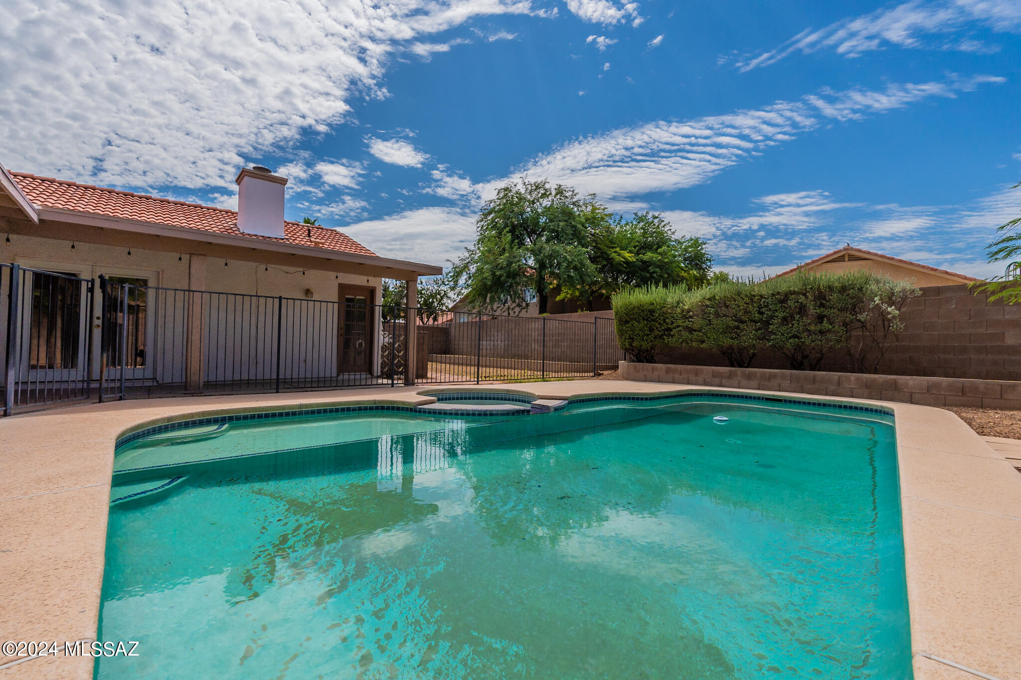 Sonrisa (1-121) - Residential Lease