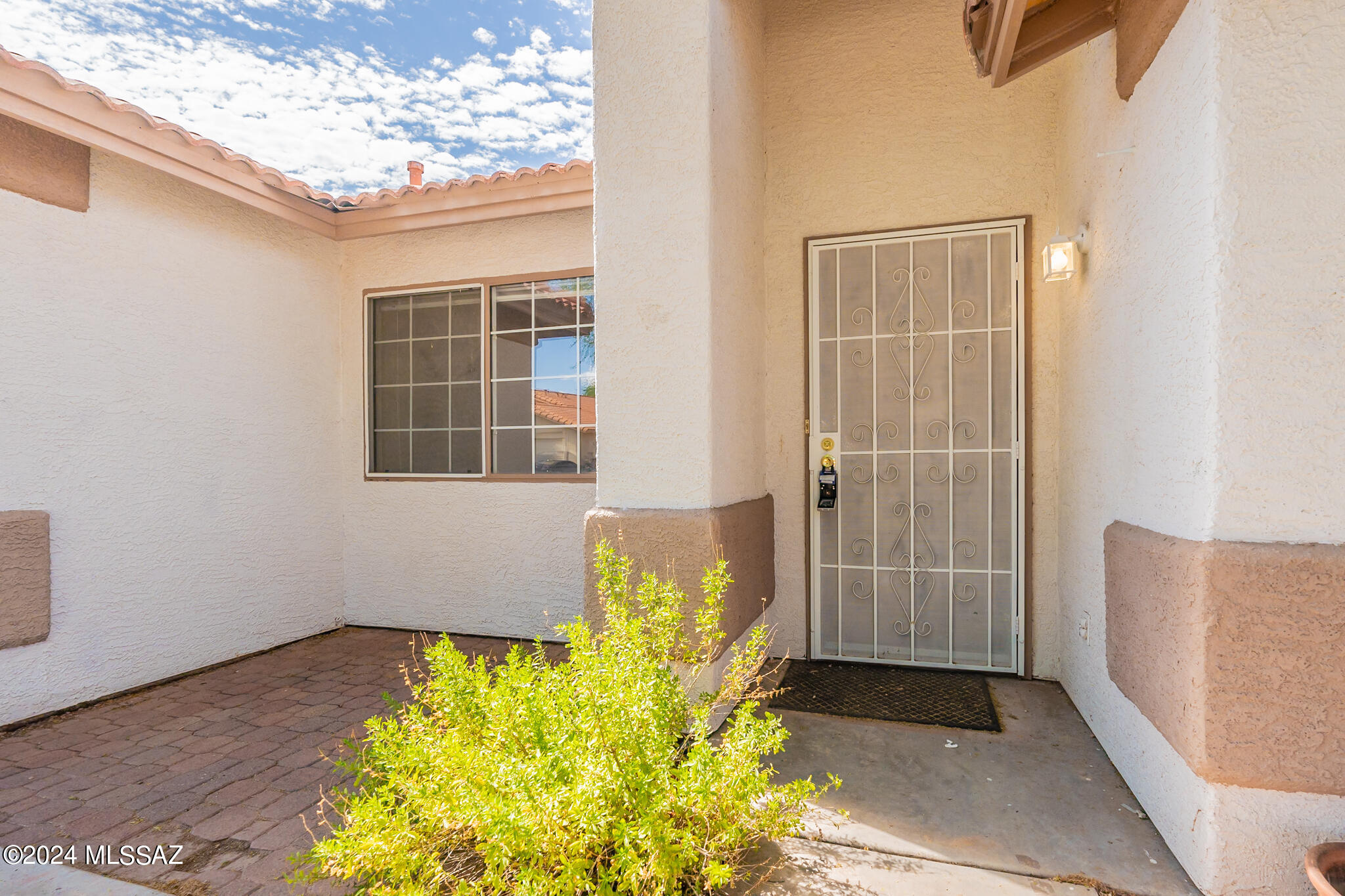 Sonrisa (1-121) - Residential Lease