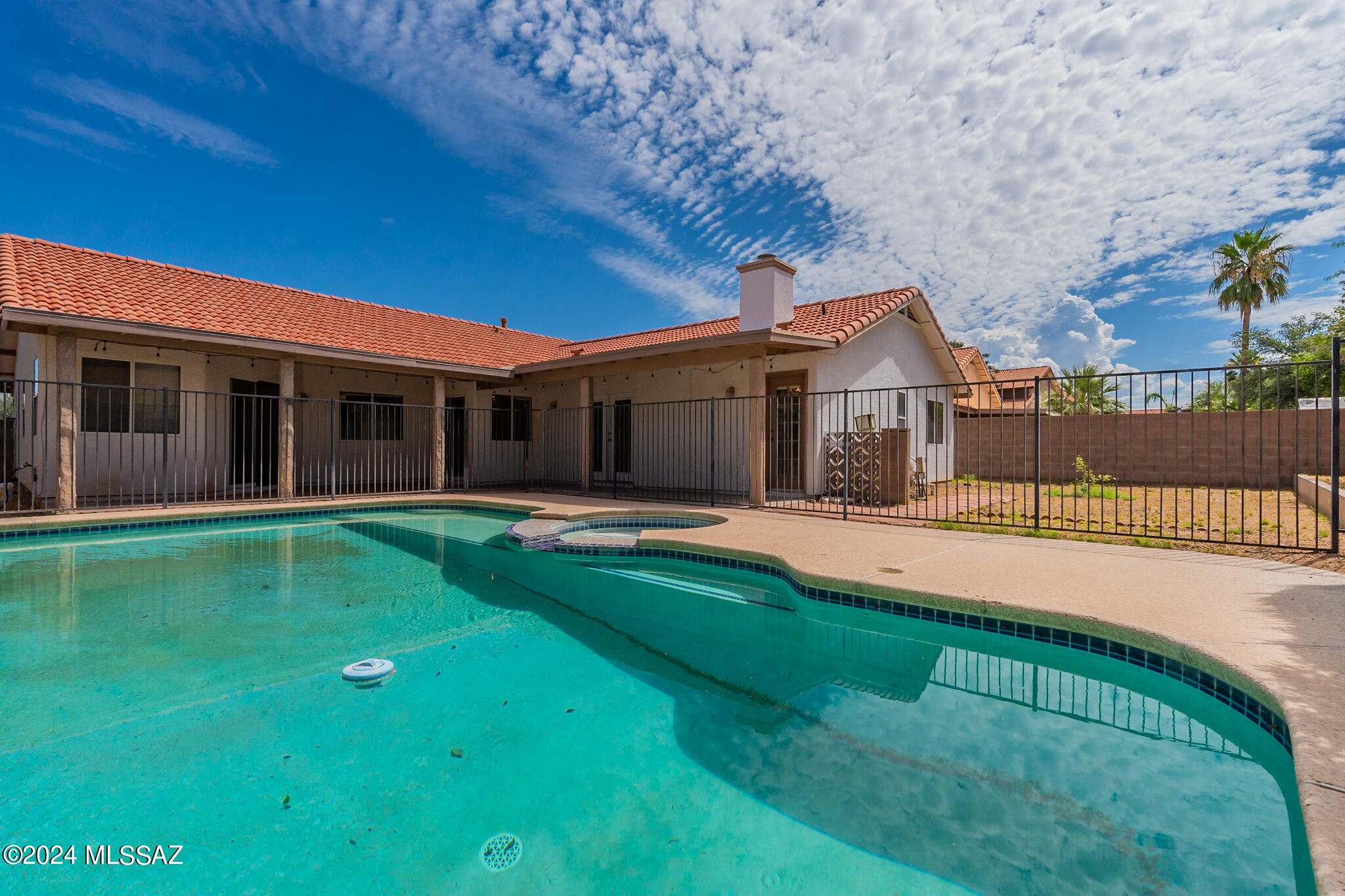 Sonrisa (1-121) - Residential Lease