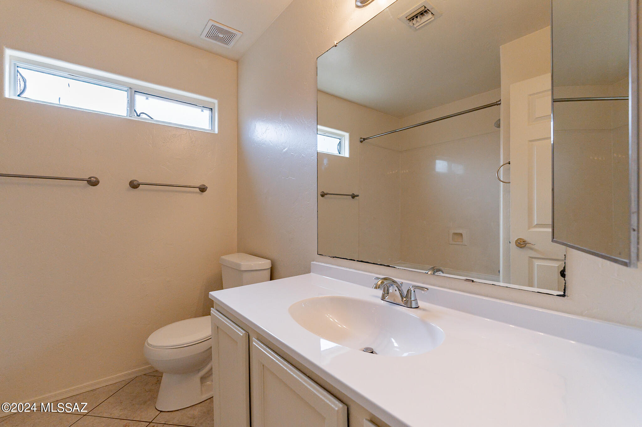 Sonrisa (1-121) - Residential Lease
