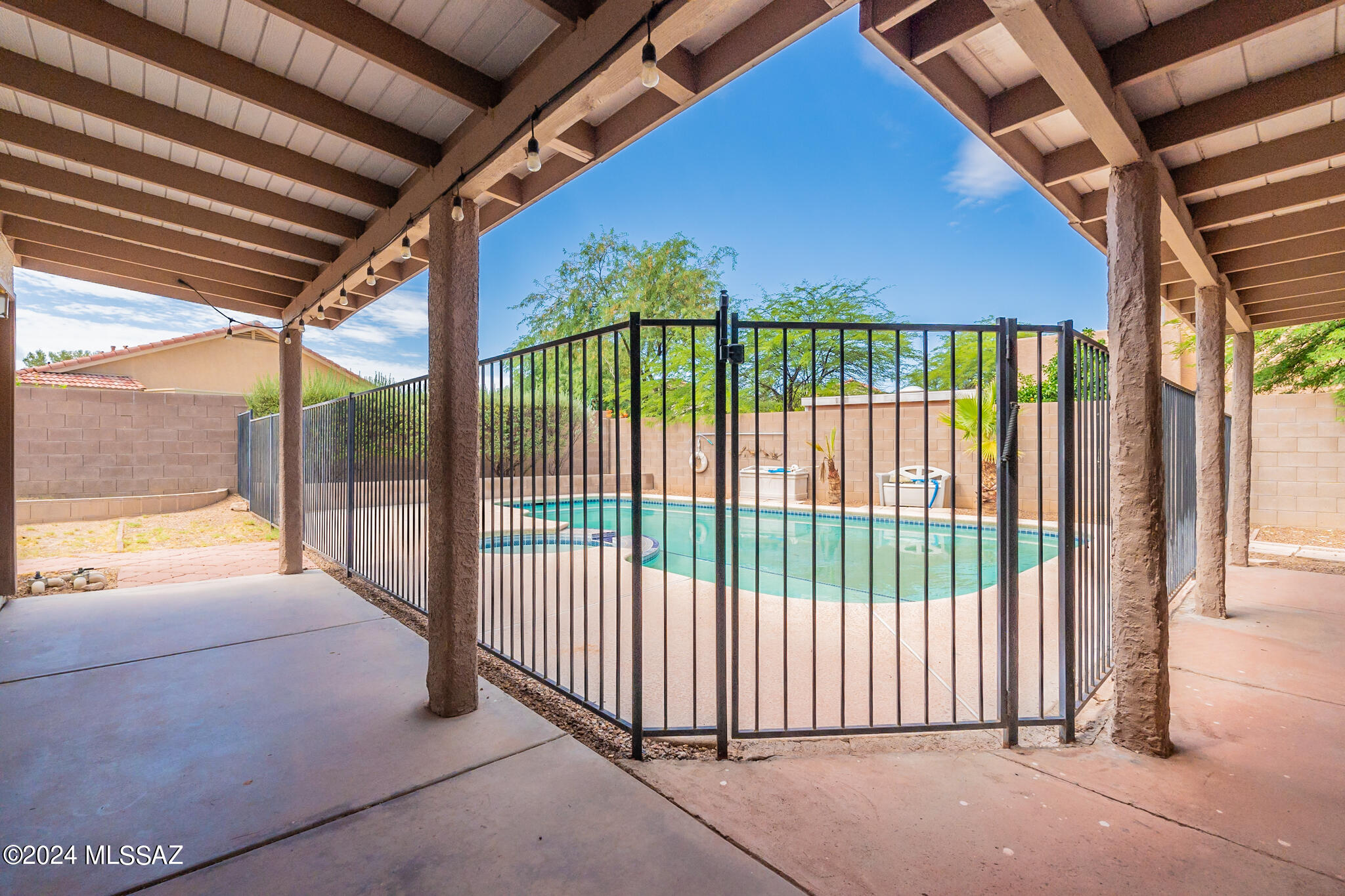 Sonrisa (1-121) - Residential Lease