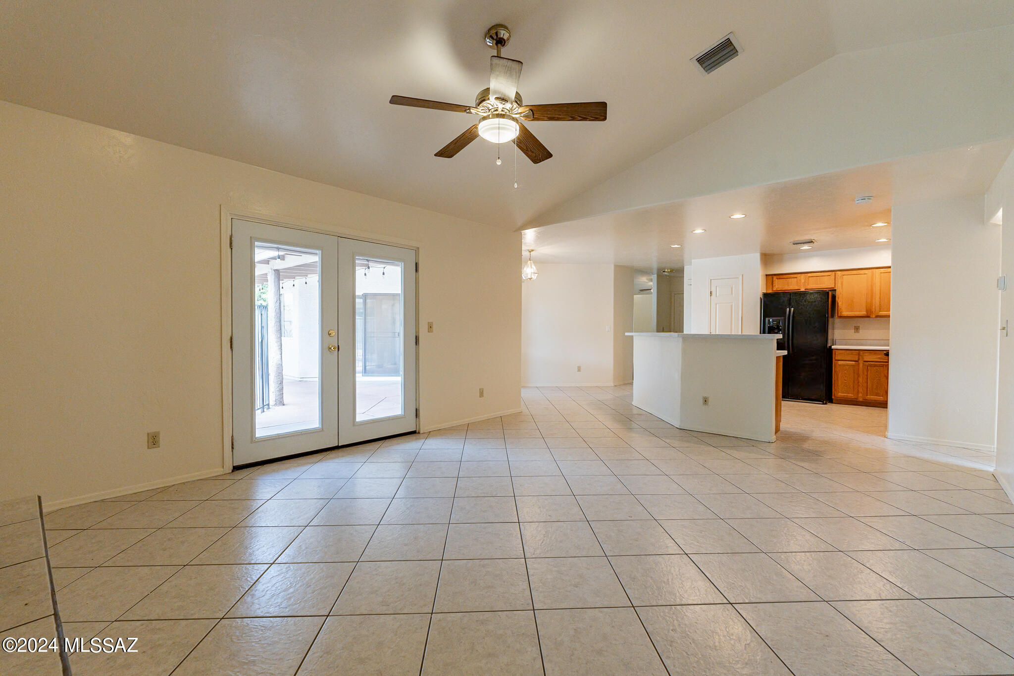Sonrisa (1-121) - Residential Lease