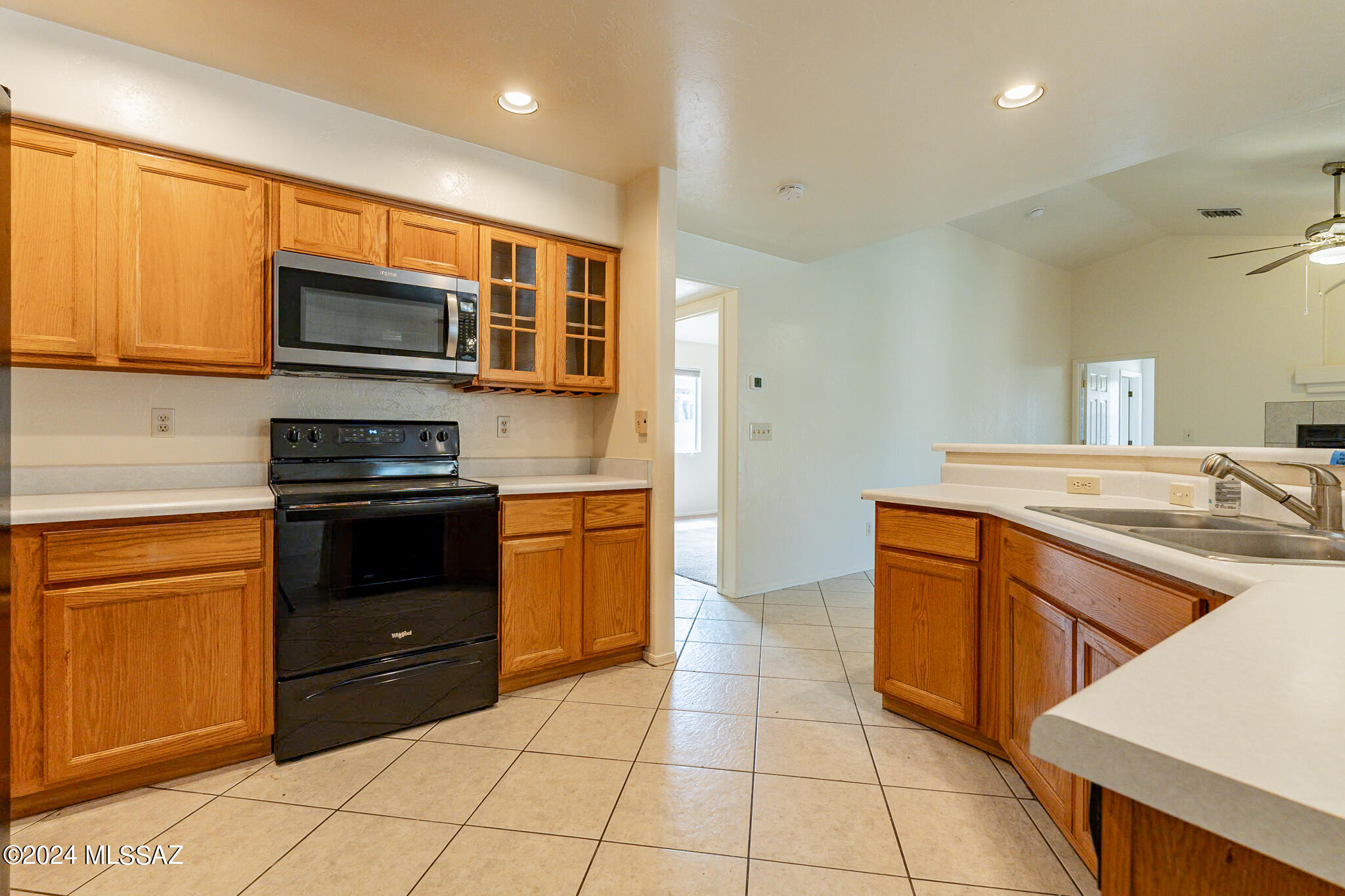 Sonrisa (1-121) - Residential Lease