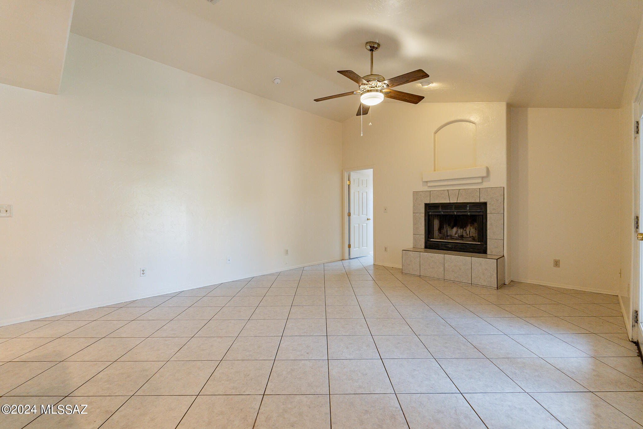 Sonrisa (1-121) - Residential Lease