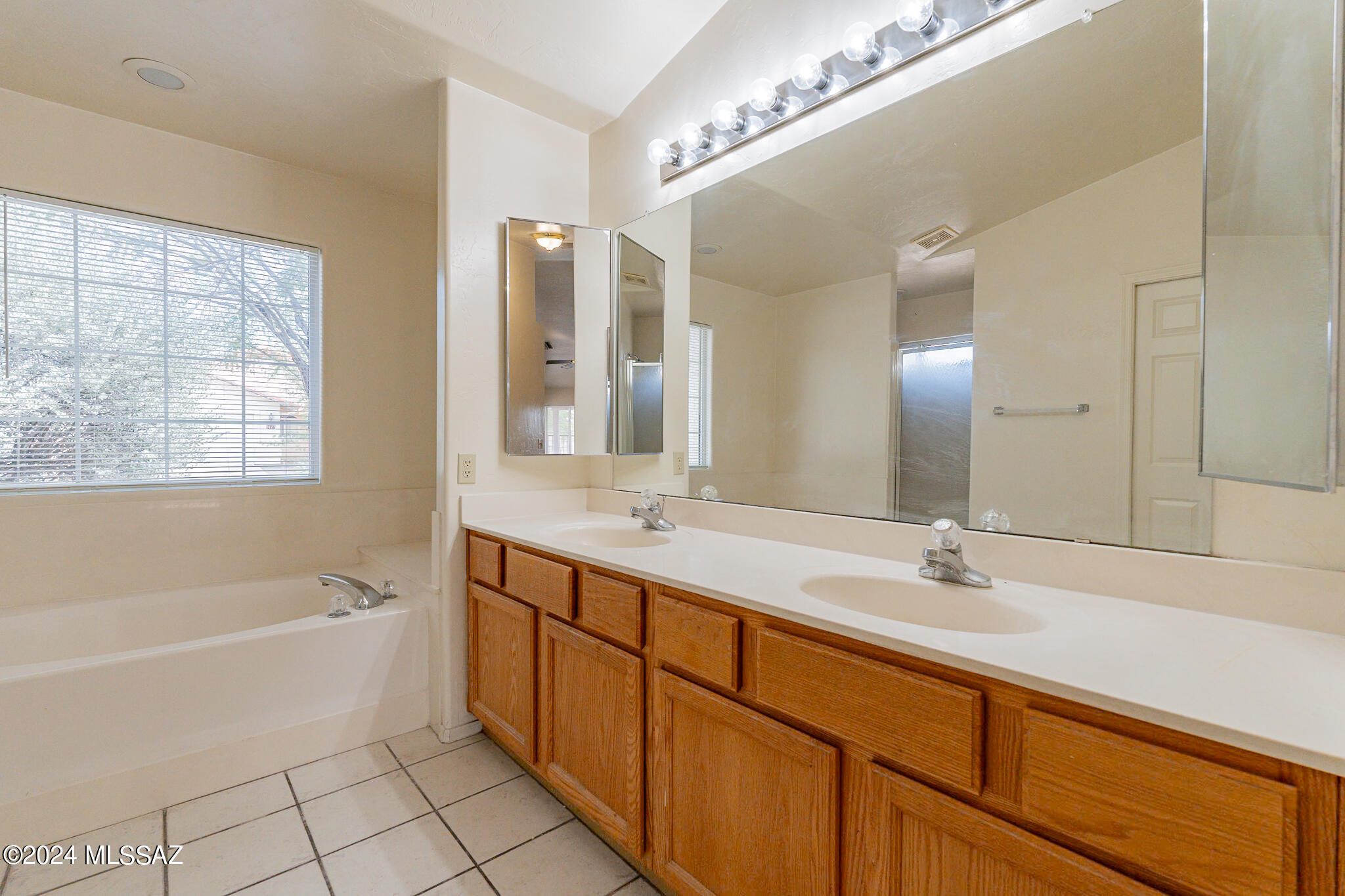 Sonrisa (1-121) - Residential Lease