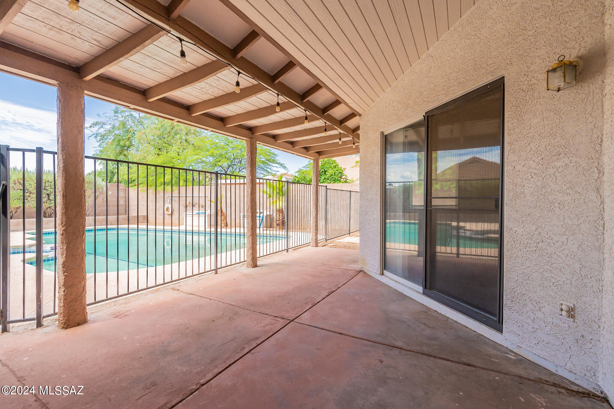 Sonrisa (1-121) - Residential Lease