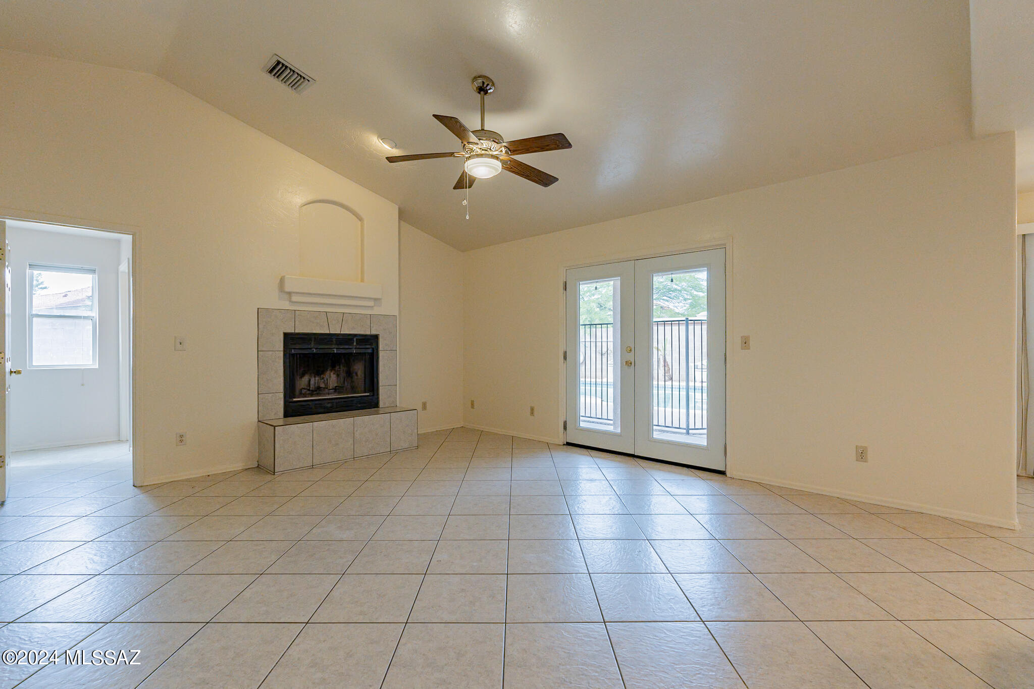 Sonrisa (1-121) - Residential Lease