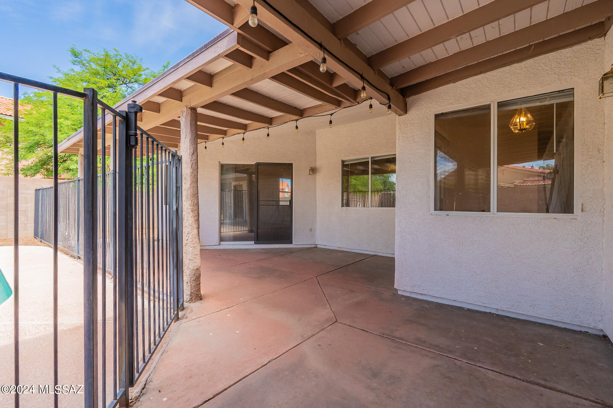 Sonrisa (1-121) - Residential Lease