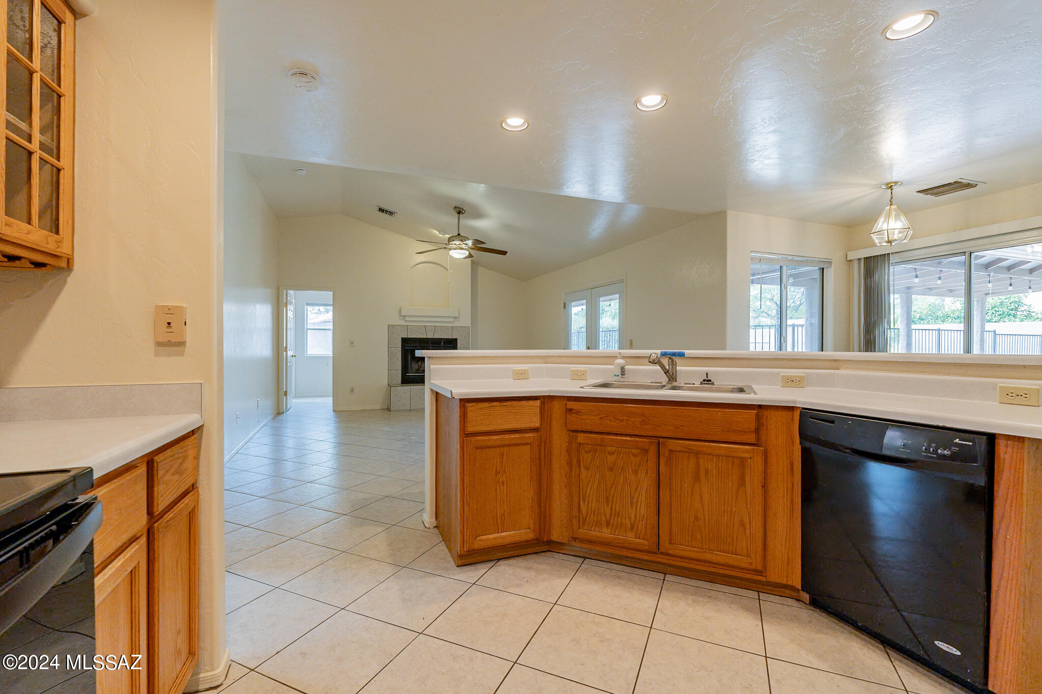 Sonrisa (1-121) - Residential Lease
