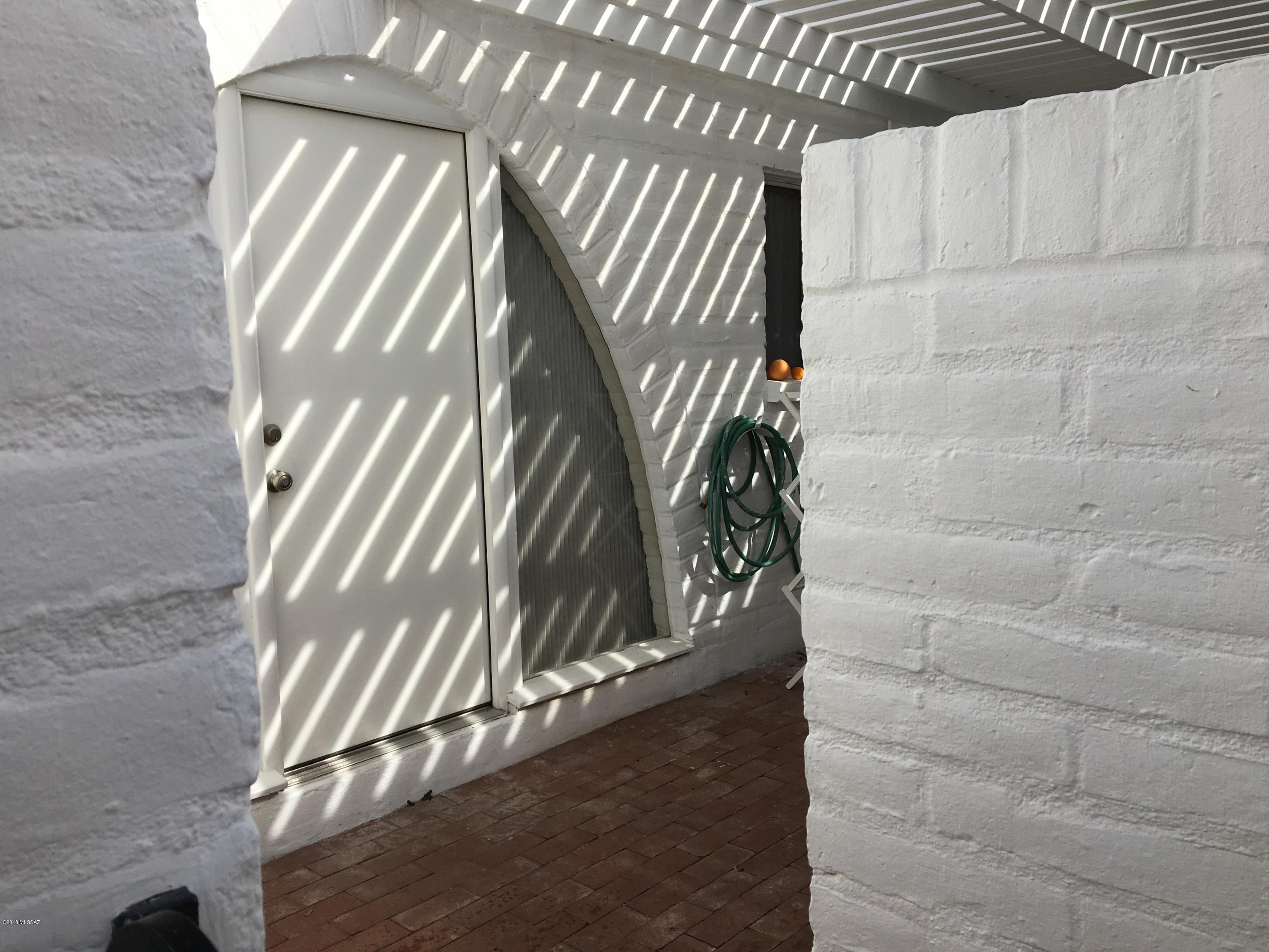 Las Lomitas (1) - Residential