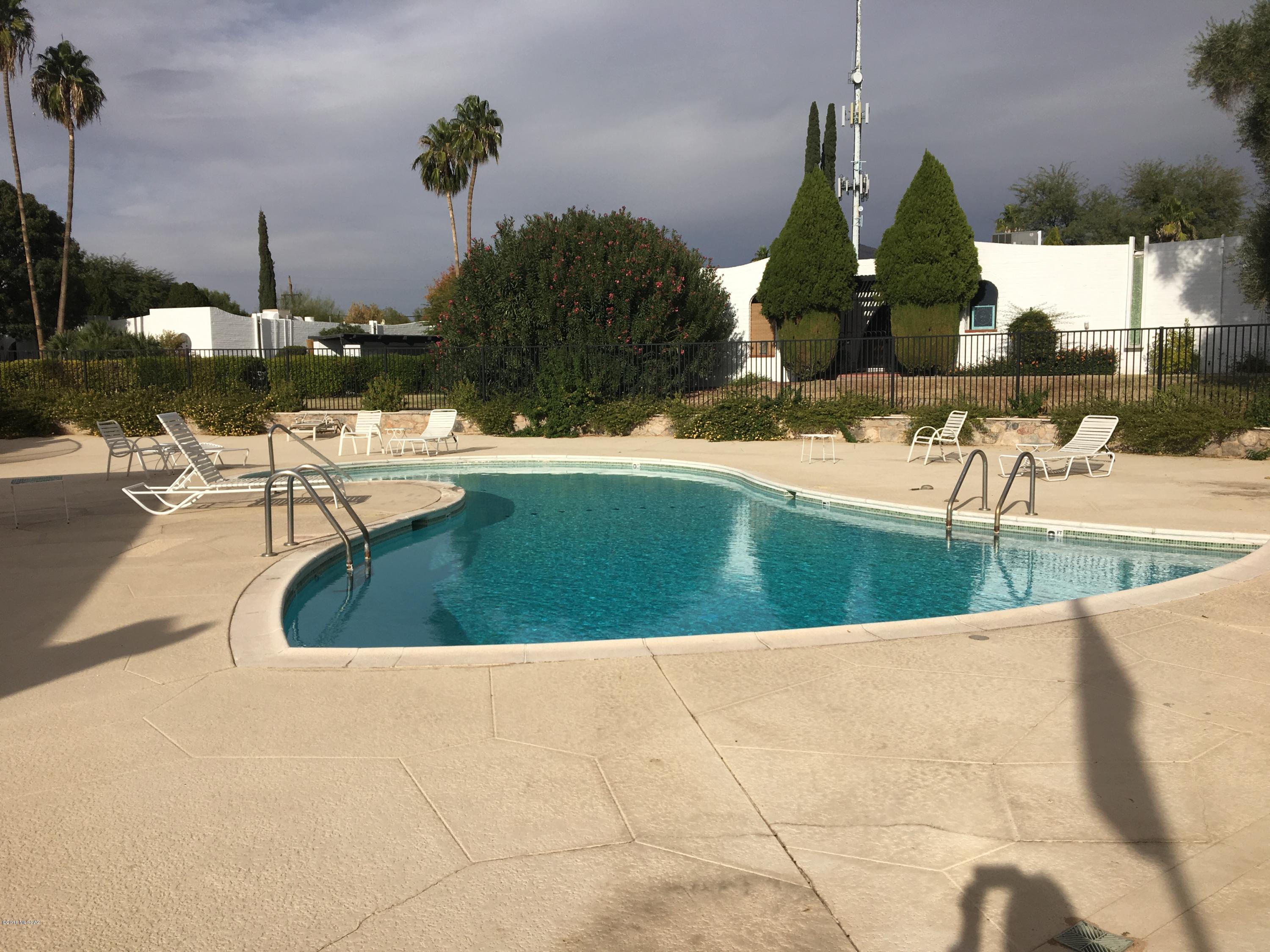 Las Lomitas (1) - Residential