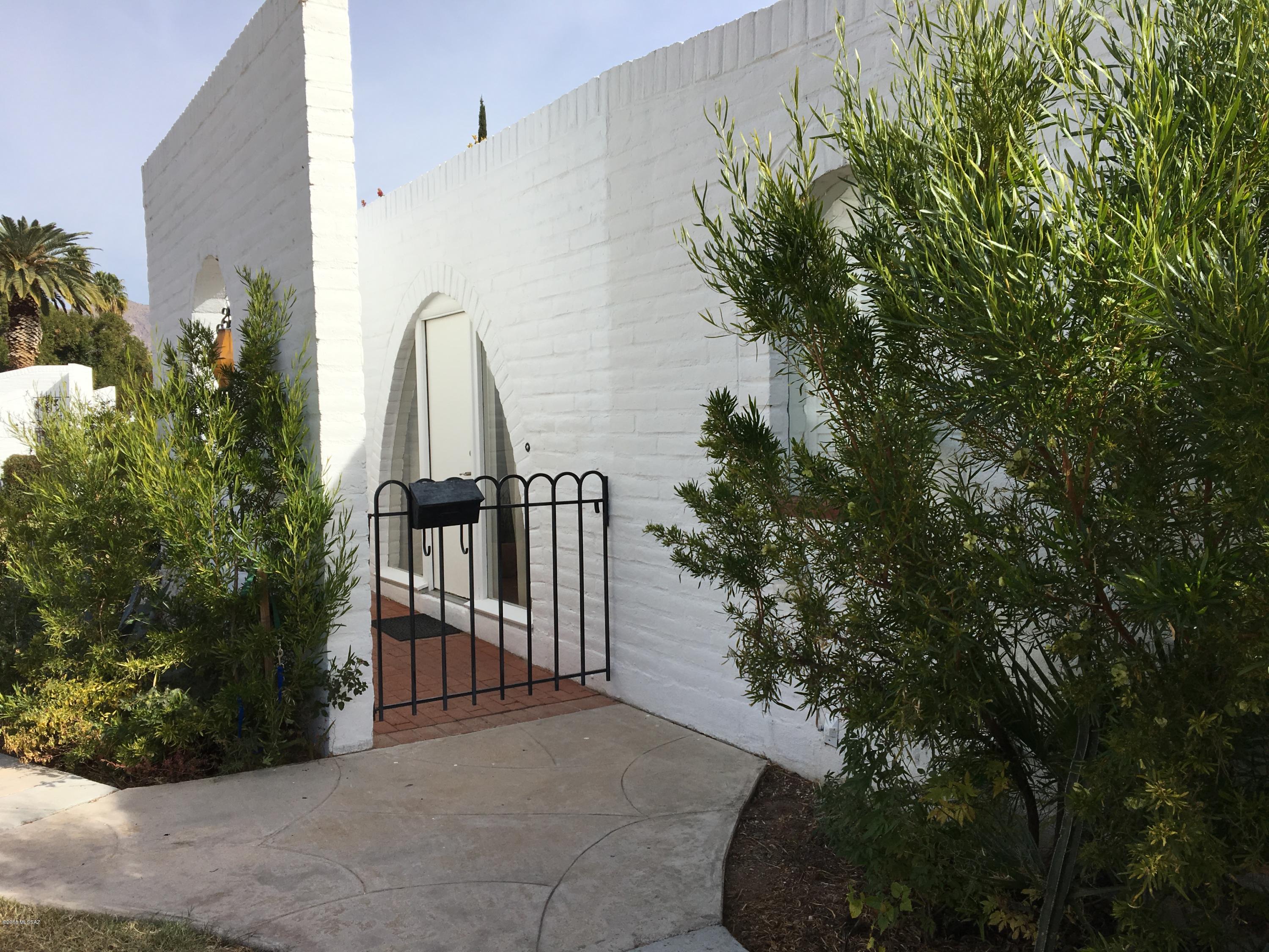 Las Lomitas (1) - Residential