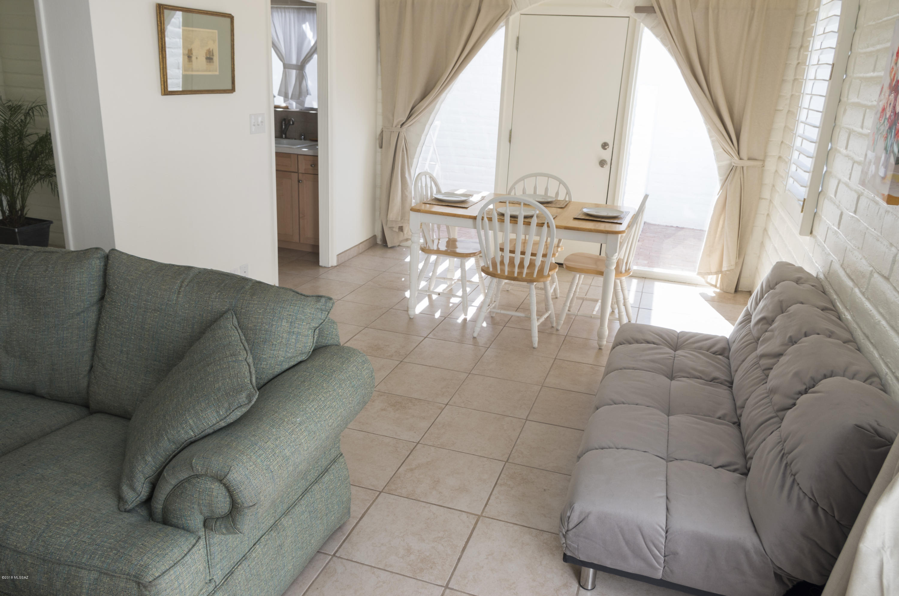 Las Lomitas (1) - Residential