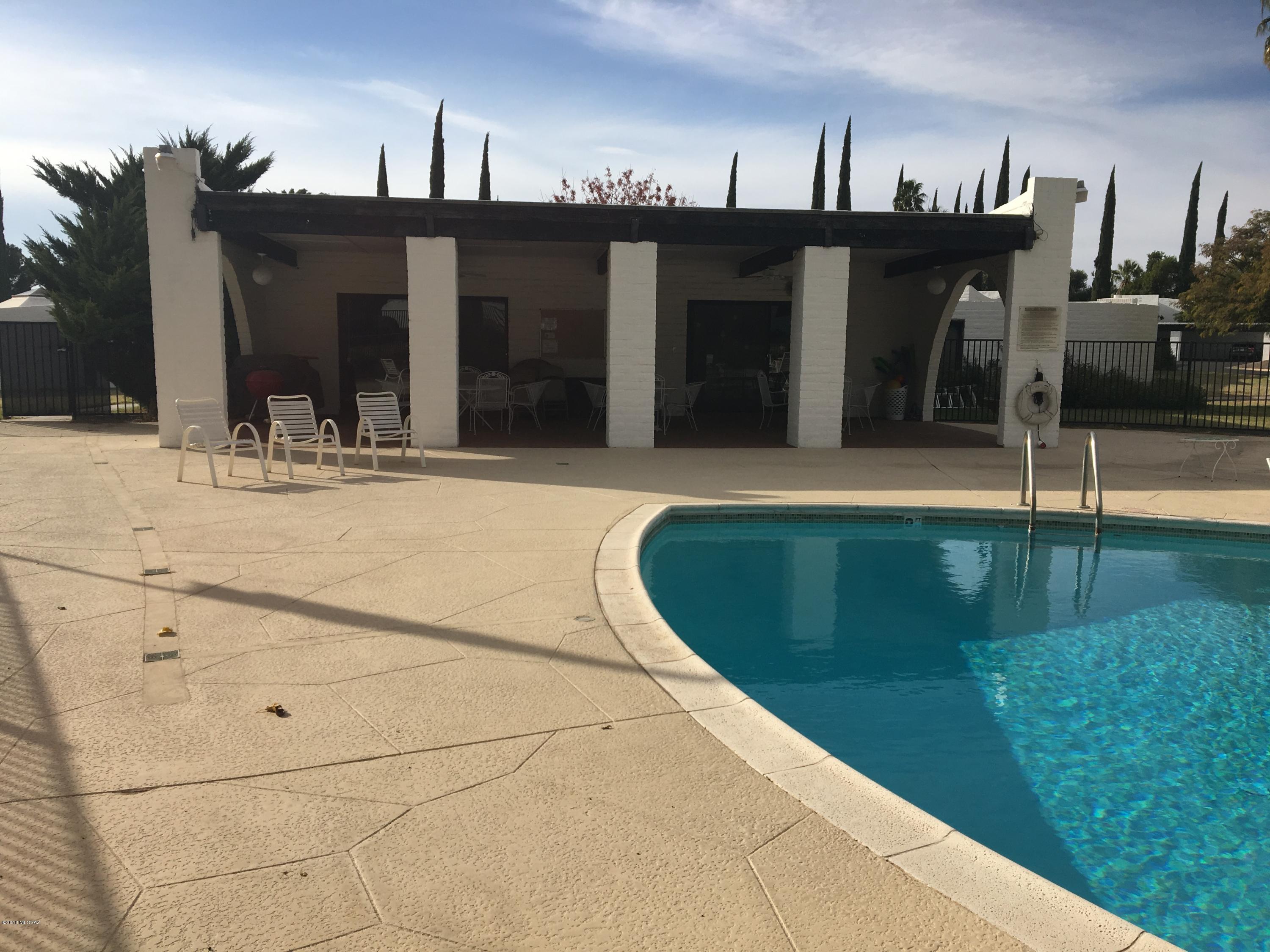 Las Lomitas (1) - Residential