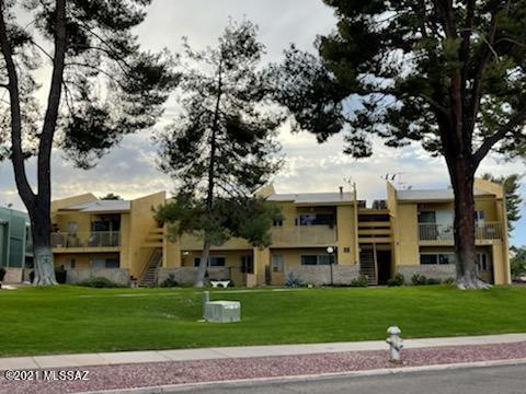 Spectacular Mountain Views! Great Eastside location. Freshly painted and move-in ready, is this adorable 2 bedroom 2 bathroom condo located in the beautiful Langley Gardens Community.  Features include, wood laminate flooring throughout, gas range for cooking, large walk-in closet in owners suite and spacious living area with patio door leading to the lovely walled in and private front courtyard. Take advantage of all the amenities the community has to offer from the lush grounds, laundry facility to the 2 pool/spa  areas. HOA also covers water, sewer and trash. Come take a VIEW!  Owner/Agent