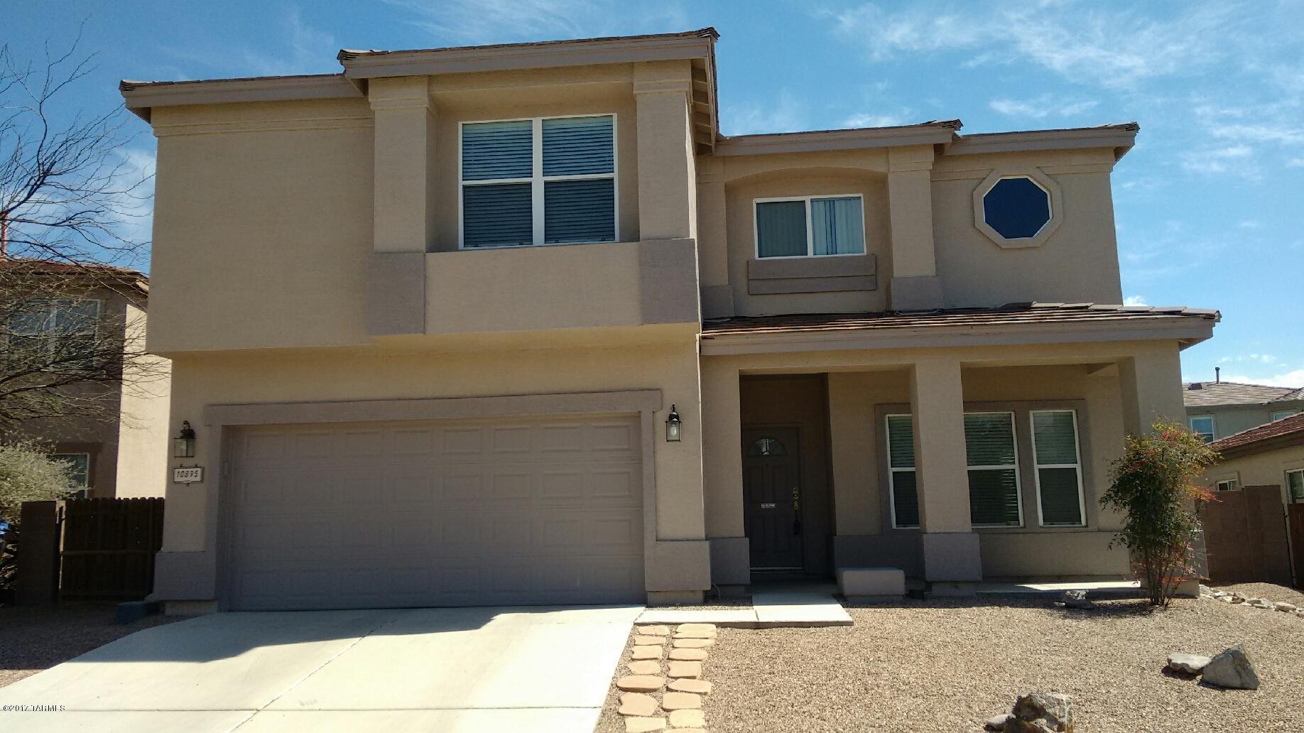 SPACIOUS RANCHO DEL LAGO HOME! 2 story 4 BIG bedrooms and 2.5 baths. AWARD WINNING VAIL SCHOOLS, AND THE DEL LAGO GOLF CLUB & RESTAURANT.
Great for a large family,   popular plan,  large loft can be recreation room or office etc. , formal Living Room, Dining, Family Room. Nice upgrades, updated fans & fixtures, wood blinds through out, pre-wired surround sound. Premium stainless appliances, gas range, corian counters,  kitchen island, breakfast area, custom cabinets and tile counters in large pantry/laundry room.  Full length covered patio, pool-sized back yard!  Storage shed, Water softener ,   A dream home, PRIDE OF OWNERSHIP!
Schools all under 5 minutes drive and as well as quick access to I-10 for an easy commute to Raytheon, UA Tech Park, DMAFB. This one won't last long!