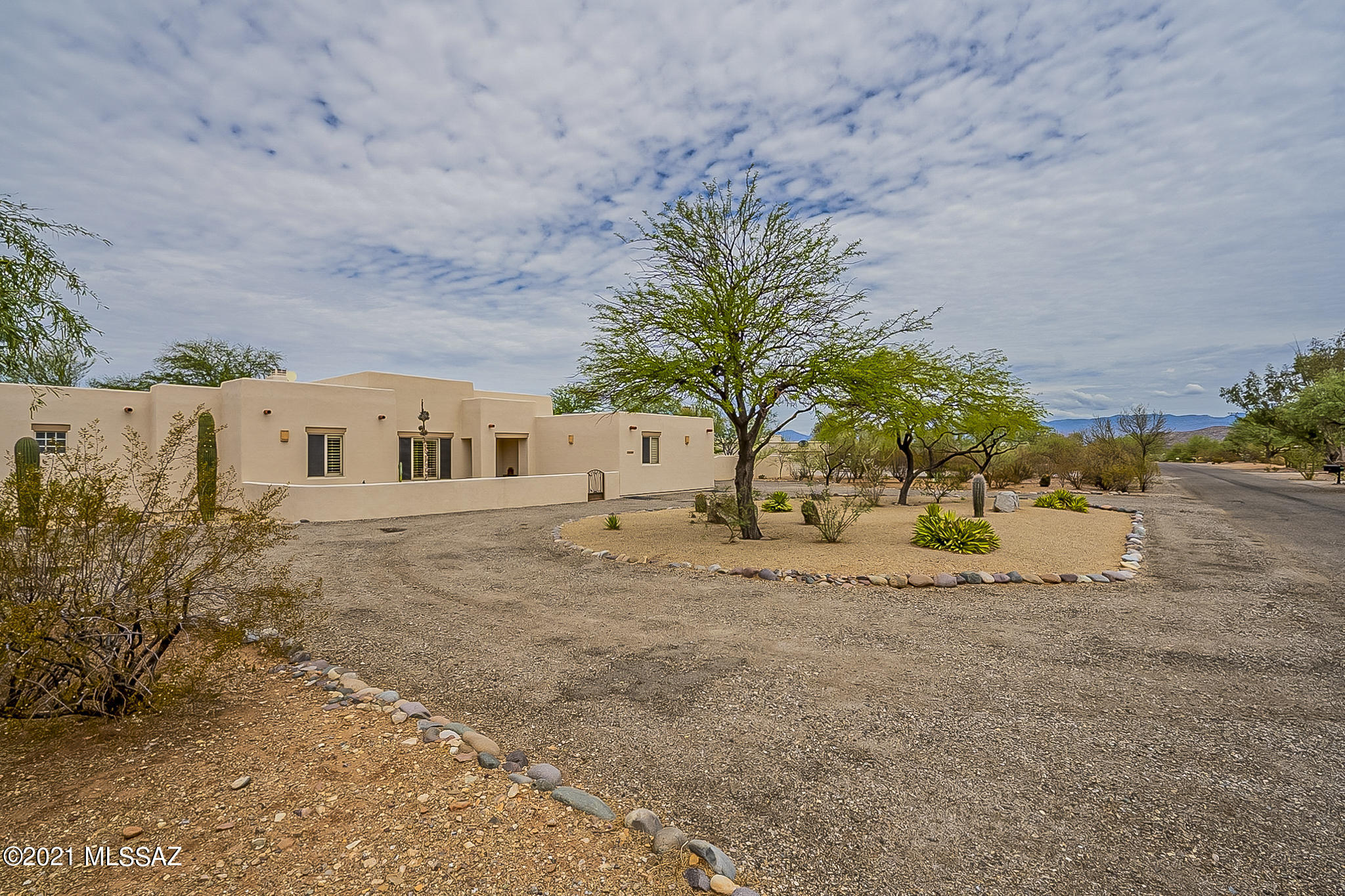 Updated 3/2 ranch home on .95 acre fully walled/fenced/irrigated & landscaped. Great room w/14' vaulted ceilings & beehive FP.Saltillo tile in traffic areas,bdrs are carpeted.Kitchen w/maple cabinets,SS GE profile appliances, deep kitchen sink. Master w dual sinks granite counters,jetted tub & glass walk in shower. Separate office area. Guest bath w/granite counters & skylight,faucets & shower heads are SS thru-out. Ceiling fans,recessed lights,plantation shutters, solar HWH & laundry room w/cabintes. Wrap around porch, pebble tec pool, Ramada, Chiminea & MOUNTAIN views.4 car garage w storage/workshop in each garage,, double gates to side yard for RV parking.Great man cave!NO HOA! NO FEES AND NO ONE CONTROLLLING WHAT YOU DO.