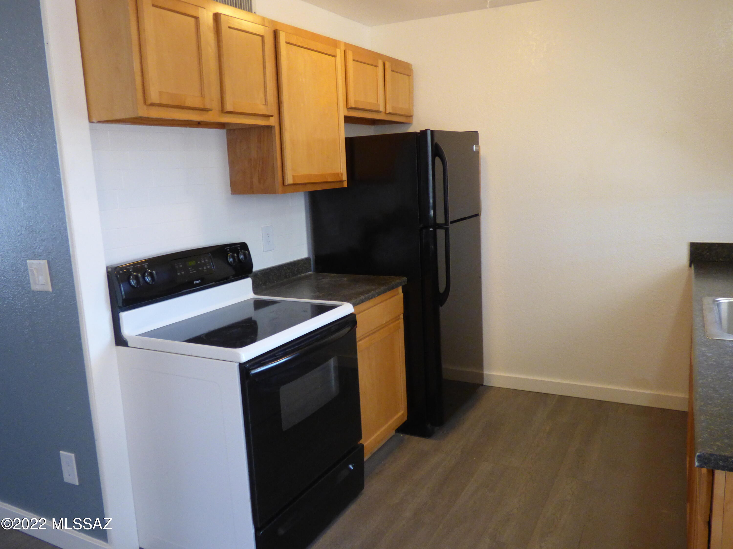 Valley View East NO. 8 (1-38) - Residential Lease