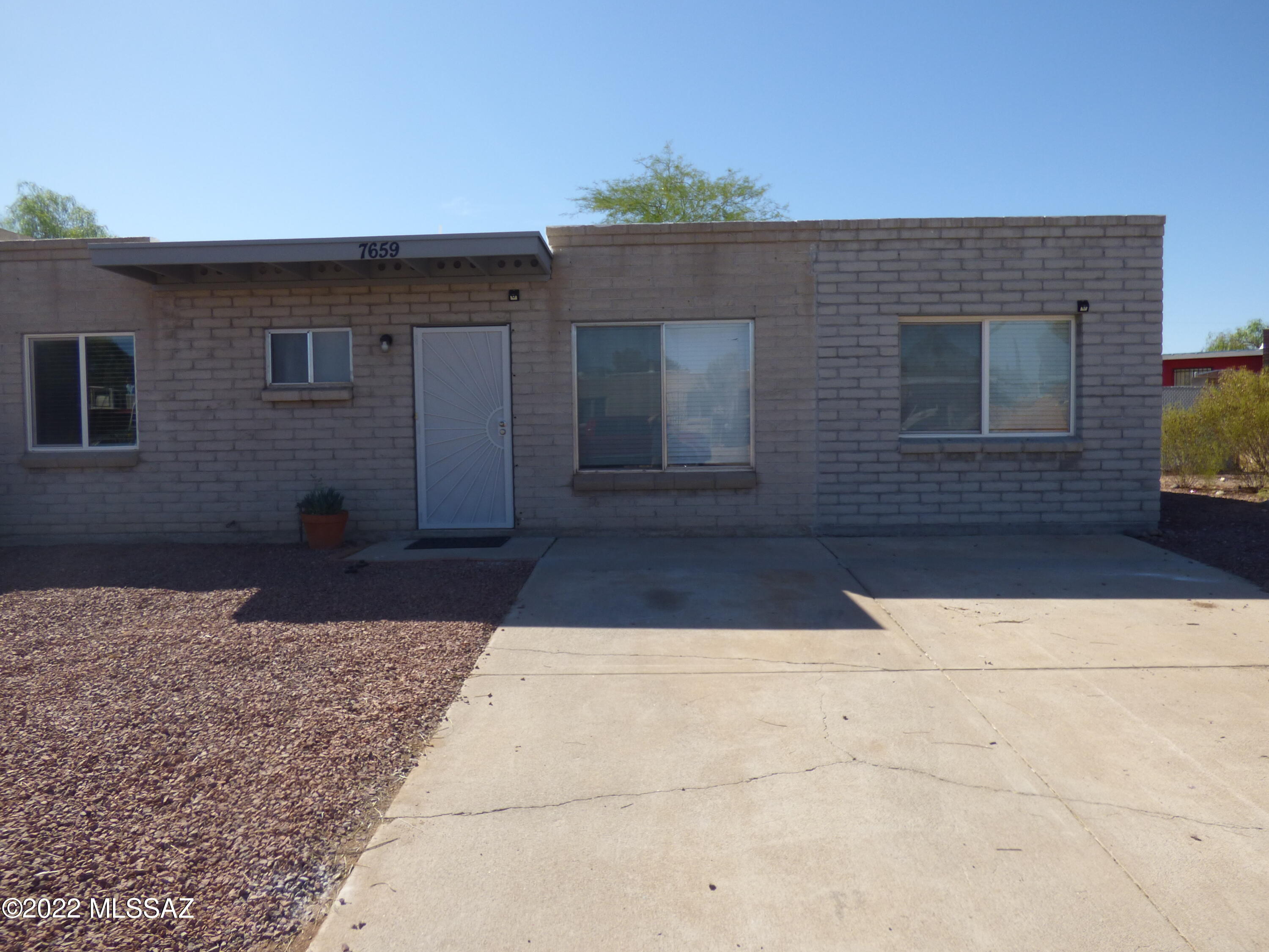 Valley View East NO. 8 (1-38) - Residential Lease