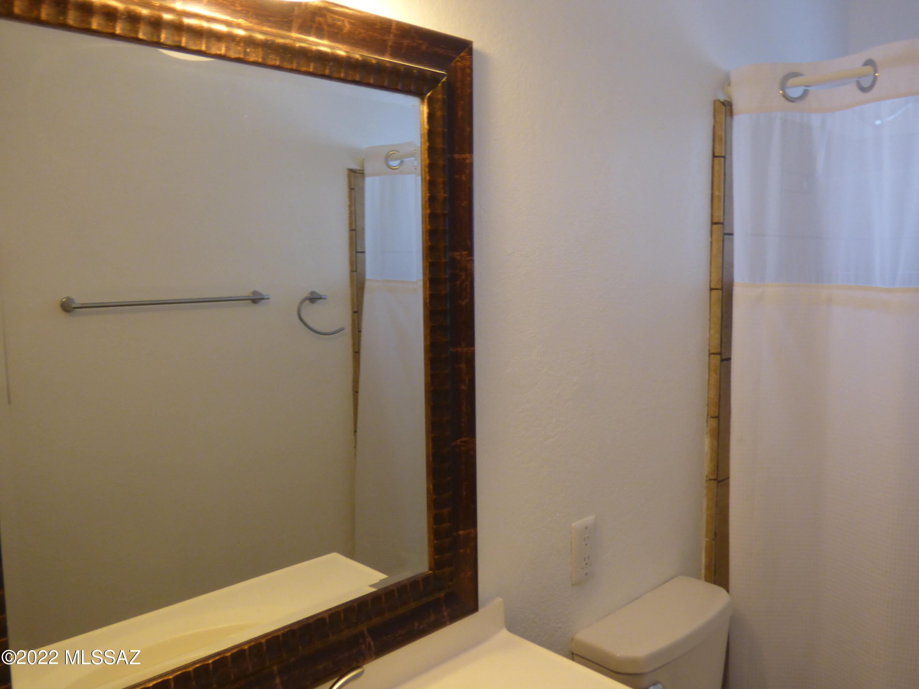 Valley View East NO. 8 (1-38) - Residential Lease