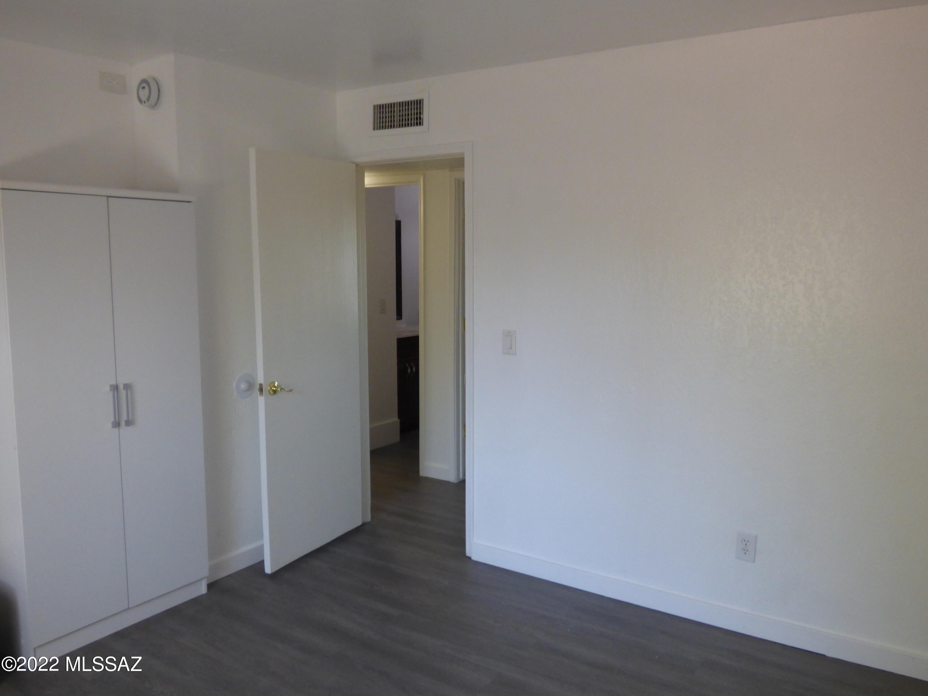 Valley View East NO. 8 (1-38) - Residential Lease