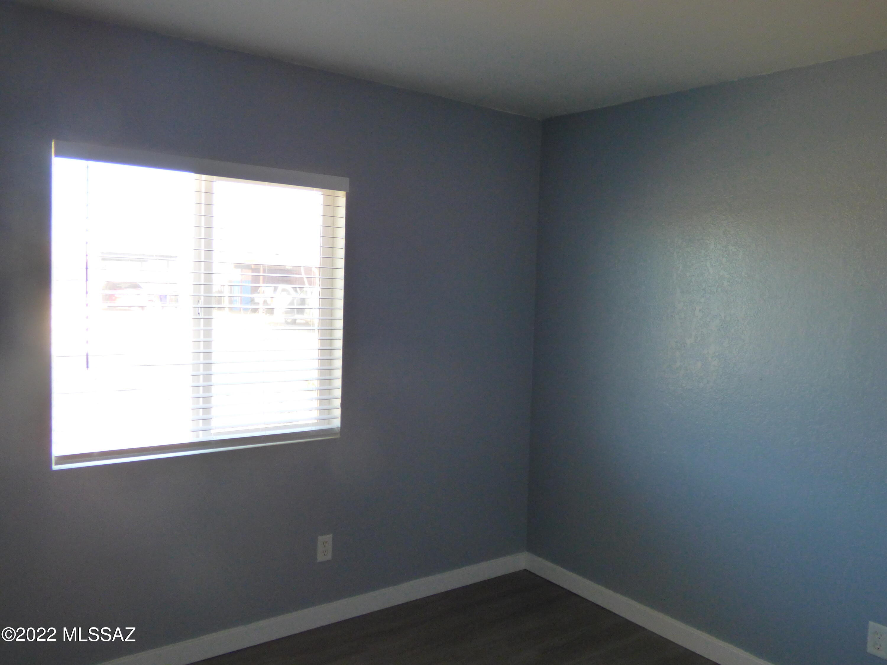 Valley View East NO. 8 (1-38) - Residential Lease