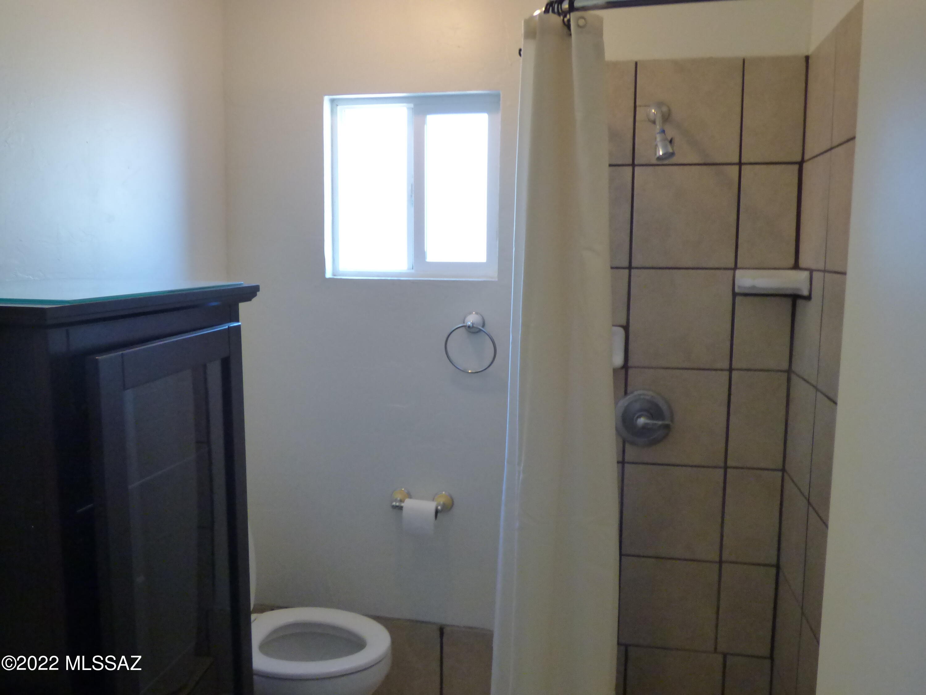 Valley View East NO. 8 (1-38) - Residential Lease