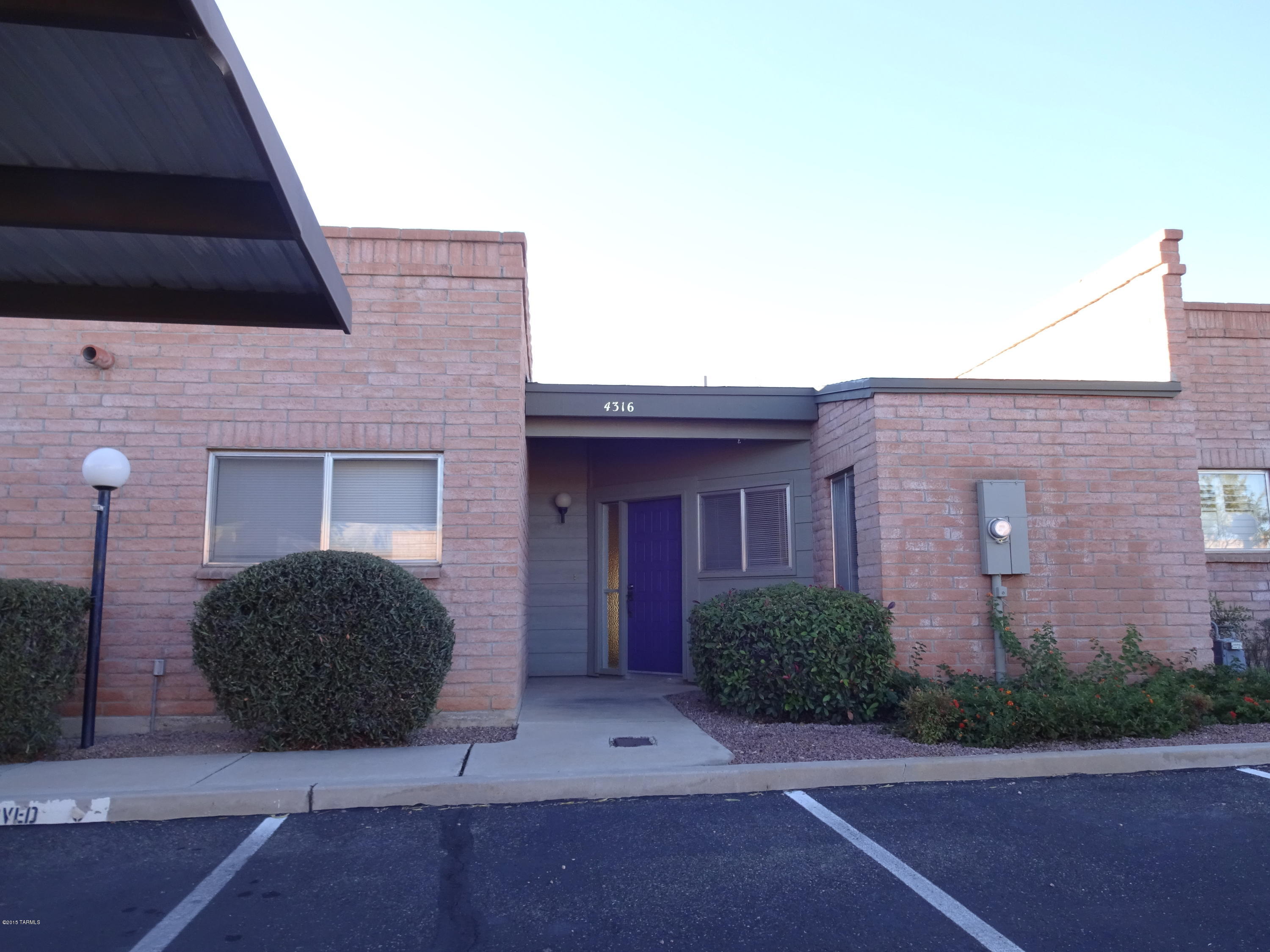 Clean, bright, freshly painted outside, close to city park, Rillito River trail, bus lines, shopping center and the YMCA. Sunny south facing back patio, neautral interior colors, comfortable & efficient kitchen, great mountain views in a very desirable, well managed neighborhood. Back yard wall borders natural area. Bathrooms have skylights for extra brightness. Mountain views are great from the front windows and kitchen. A truly well maintained gem in a beautiful area. Did we mention the very nice community pool?