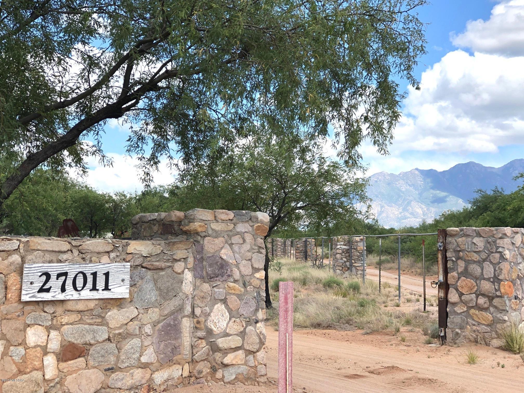 Enjoy the view of the Santa Rita mountains & complete privacy with over 4 acres to Hike ,bike, & horseback ride. A must see!