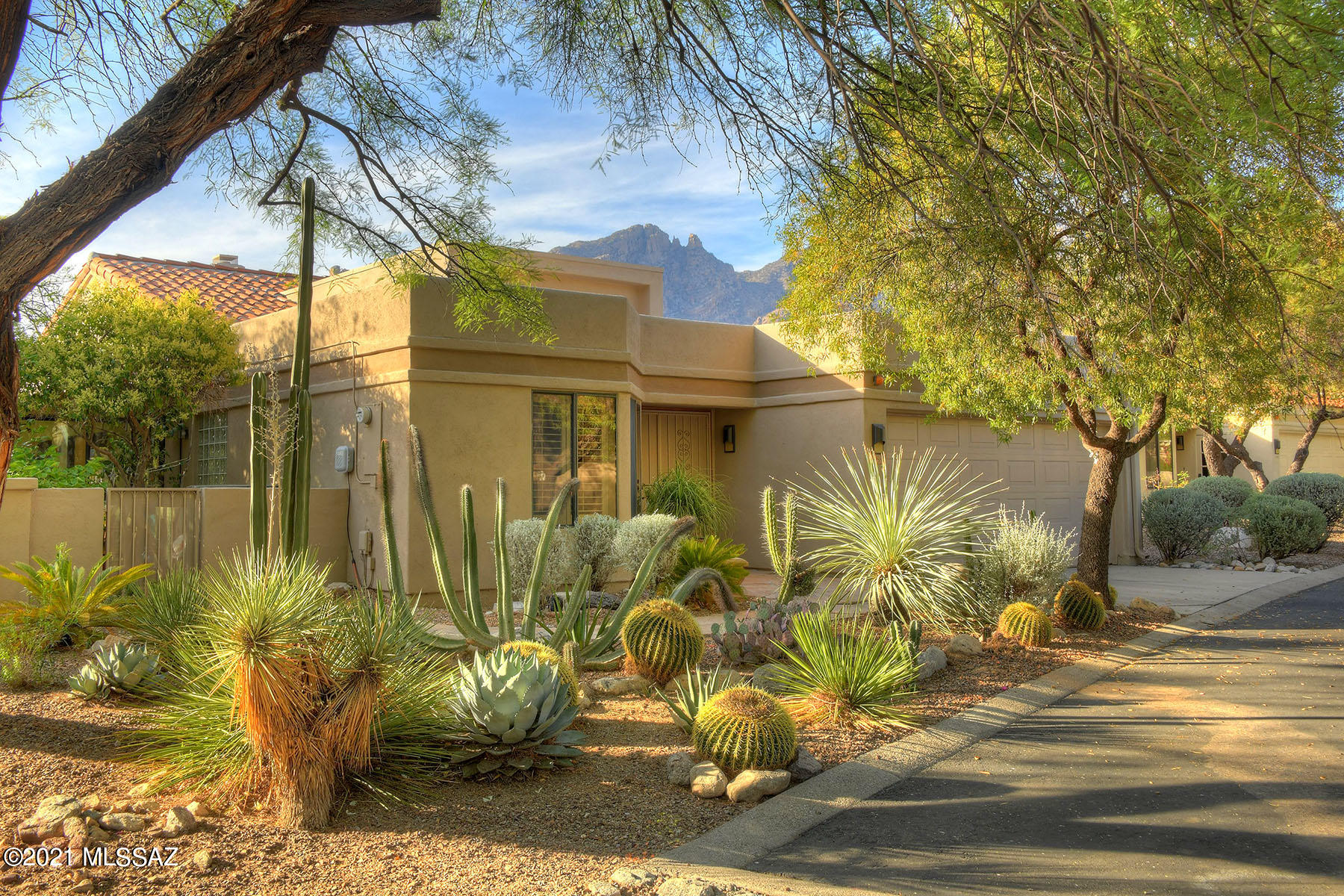 Las Palomitas - Residential