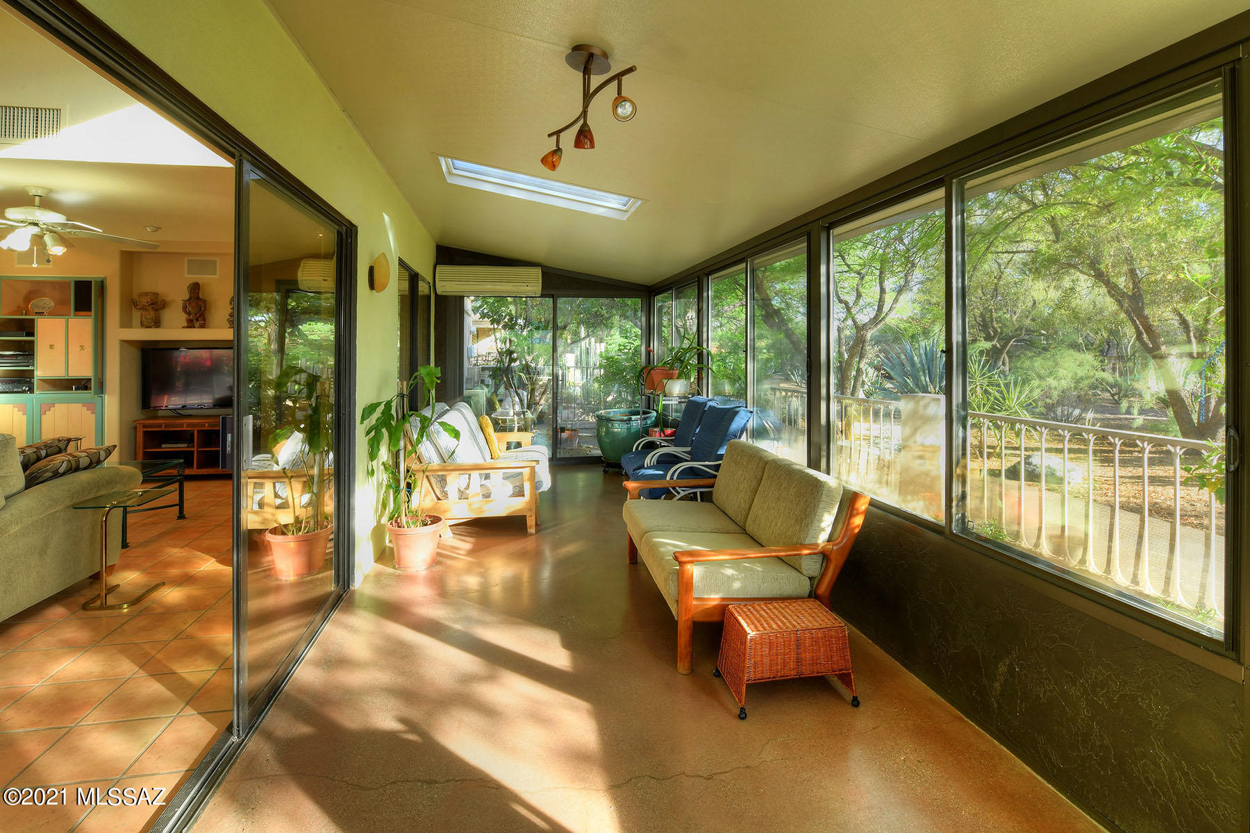 Las Palomitas - Residential