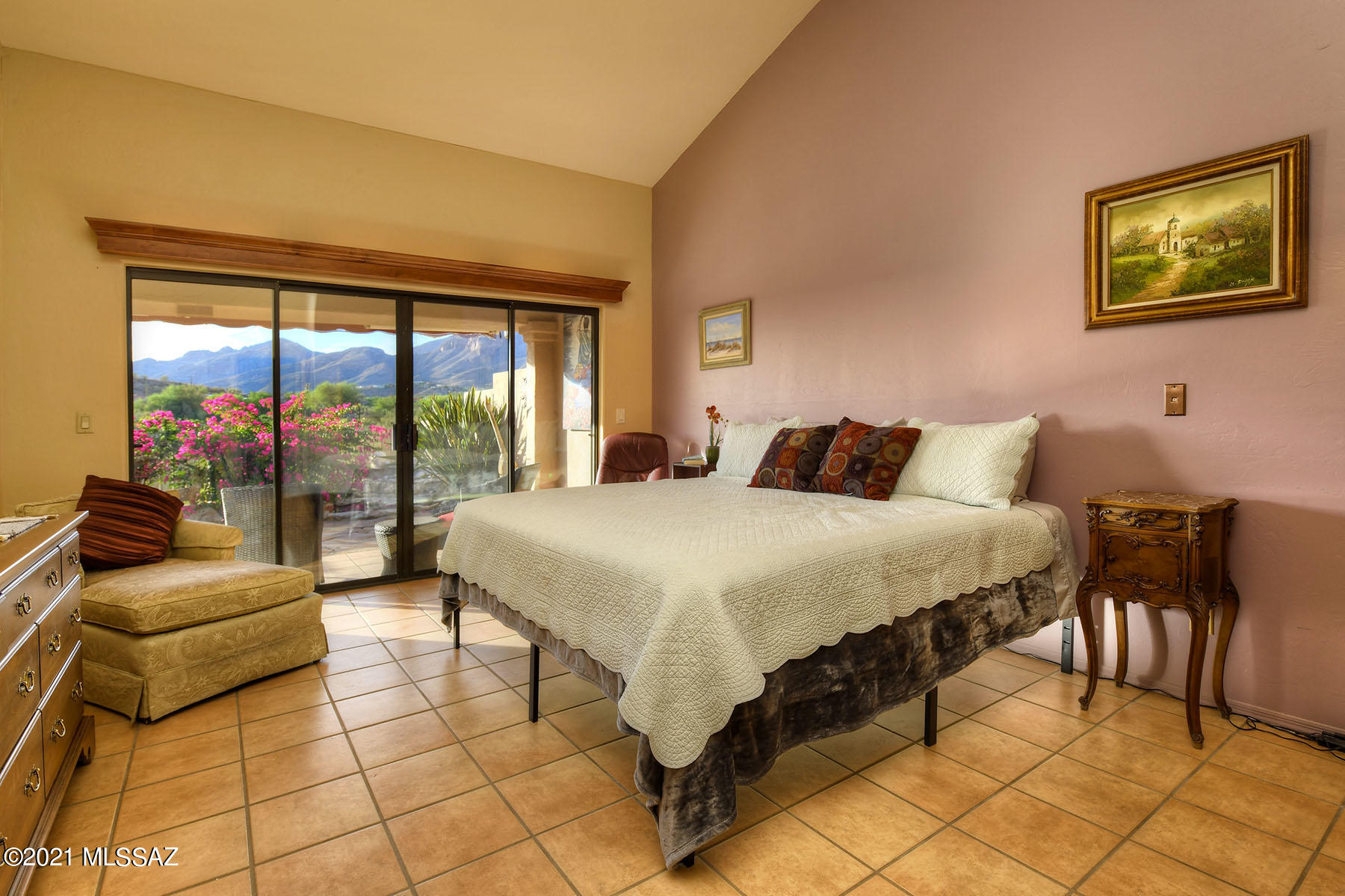 Las Palomitas - Residential