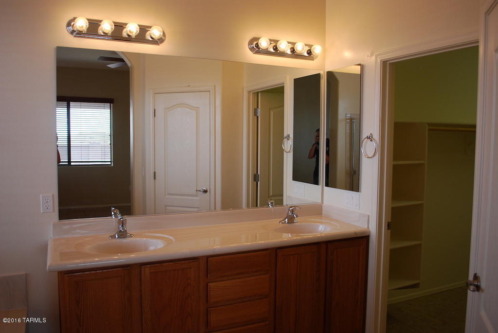 Rancho Del Lago (1-100) - Residential Lease