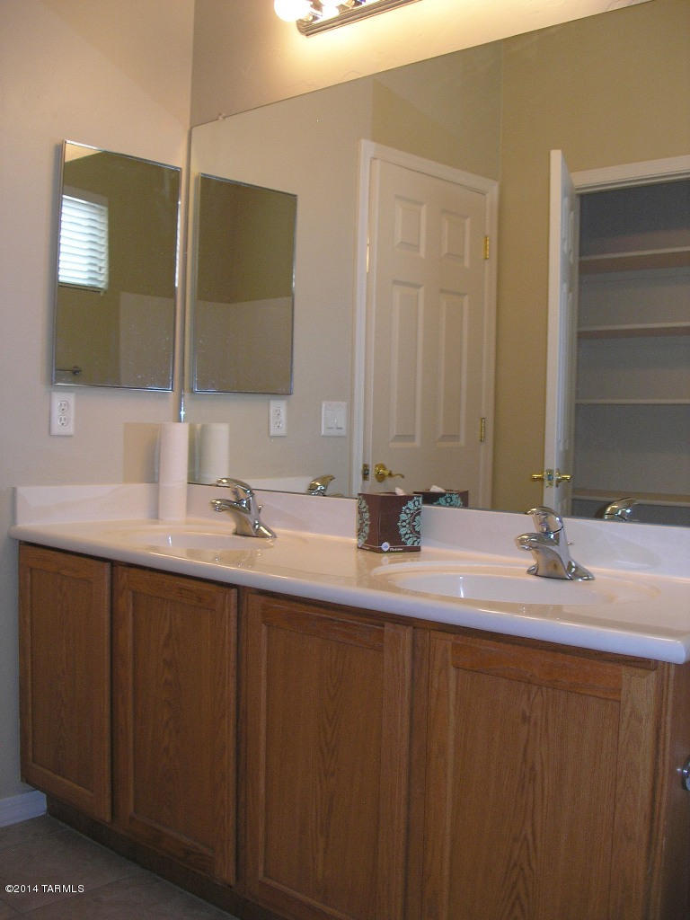 Presidio Del Valle (1-166) - Residential Lease