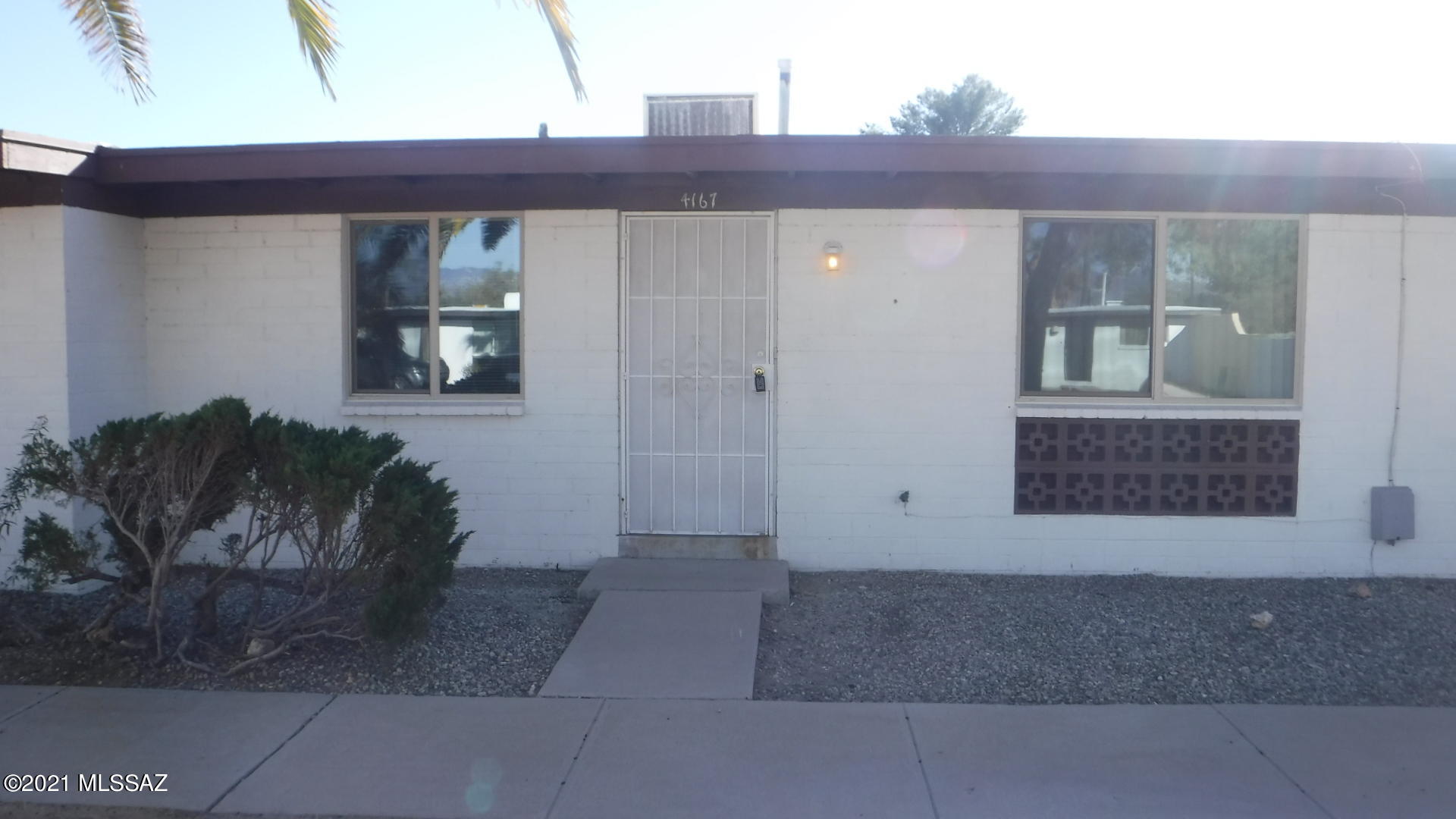 Wonderful opportunity! 2 bed/1 bath townhome available. This home has a brand new roof, brand new AC system, brand new dual pane windows throughout and brand new kitchen cabinets and counters. Home also has a covered carport, a nice backyard and tile flooring. Great starter home or investment property.