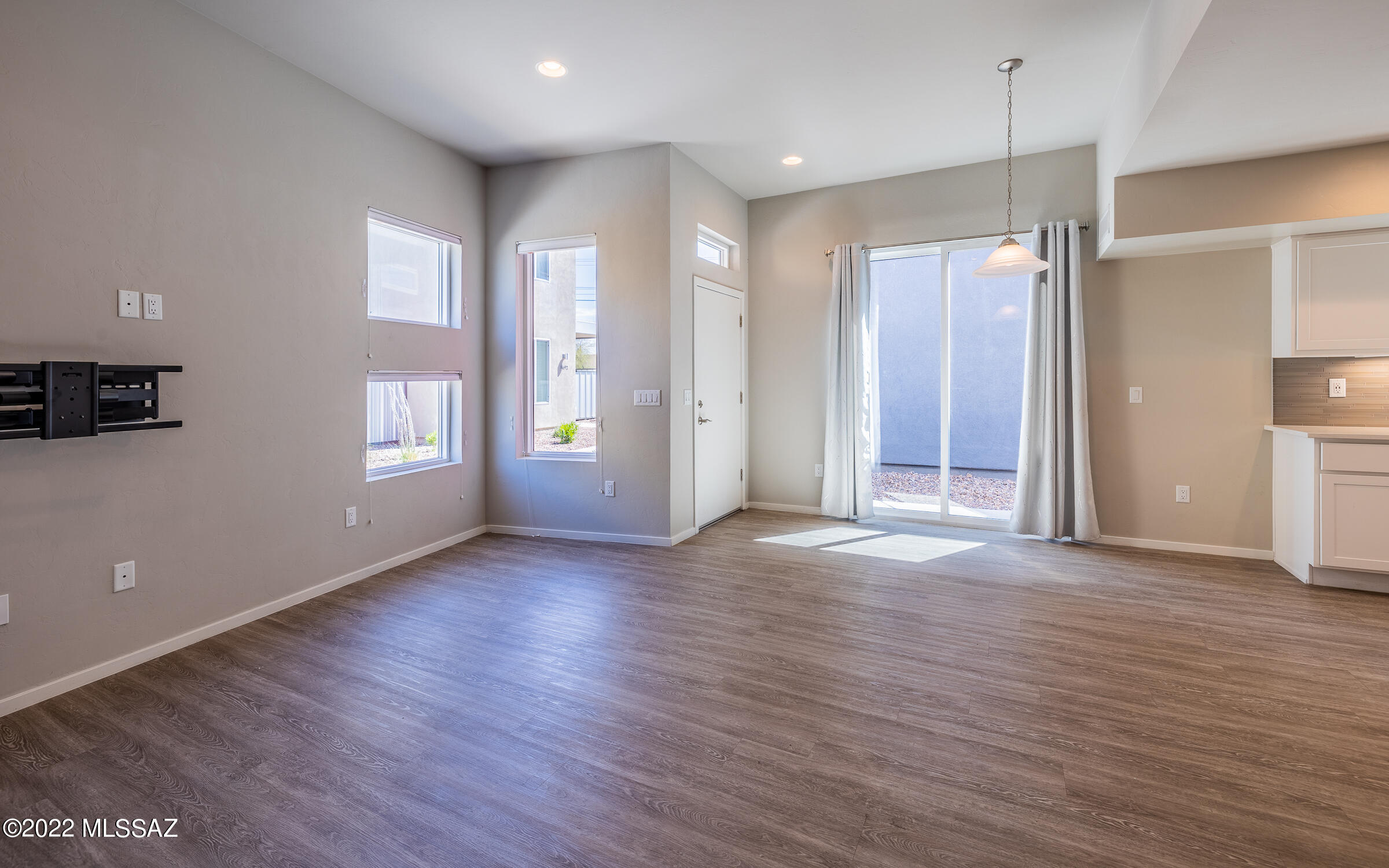 Camino Modern SQ20180120608 - Residential